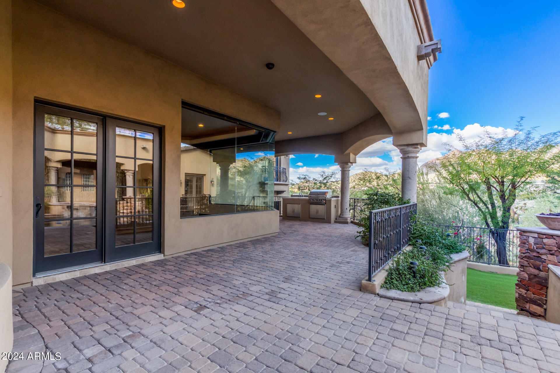 SIERRA HILLS - Residential