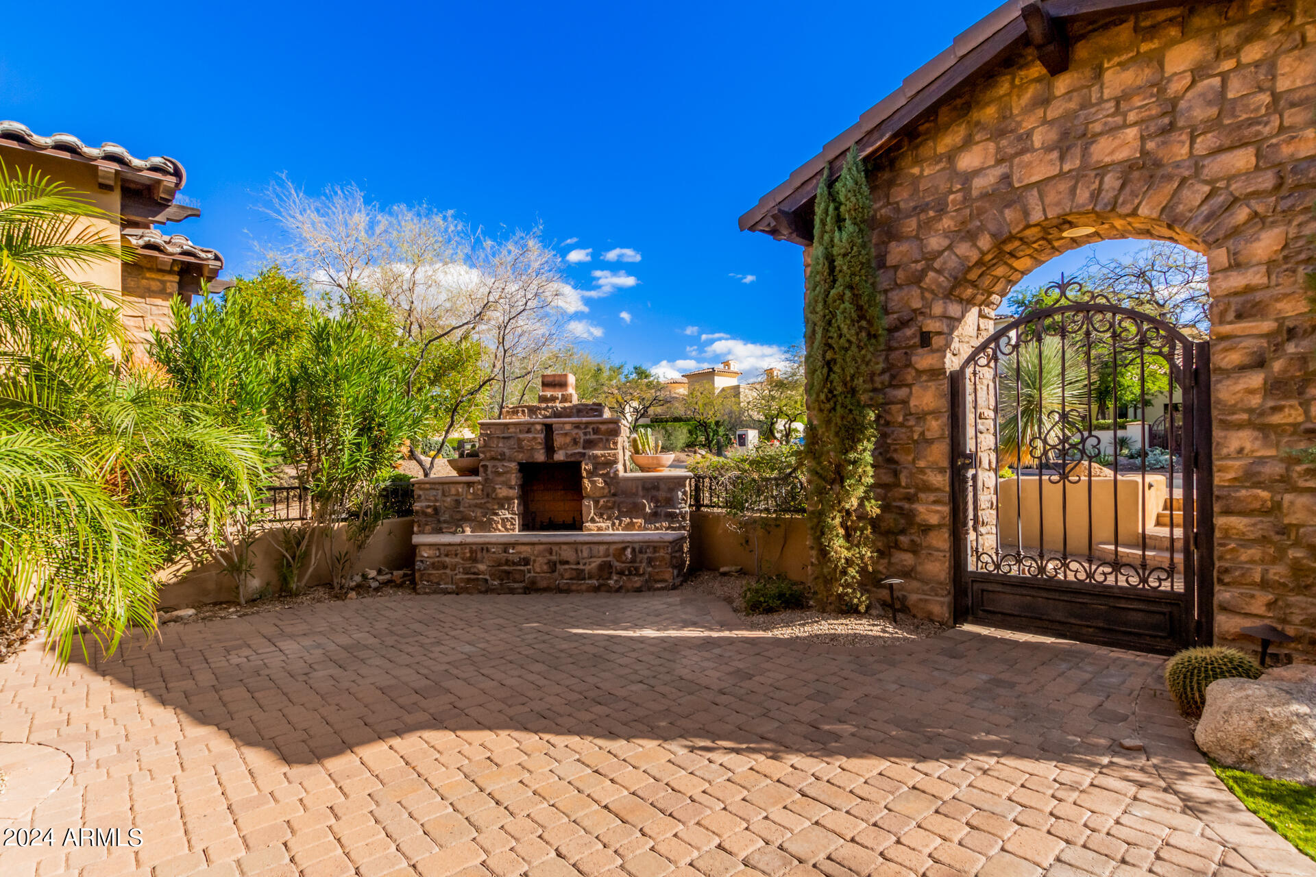 SIERRA HILLS - Residential