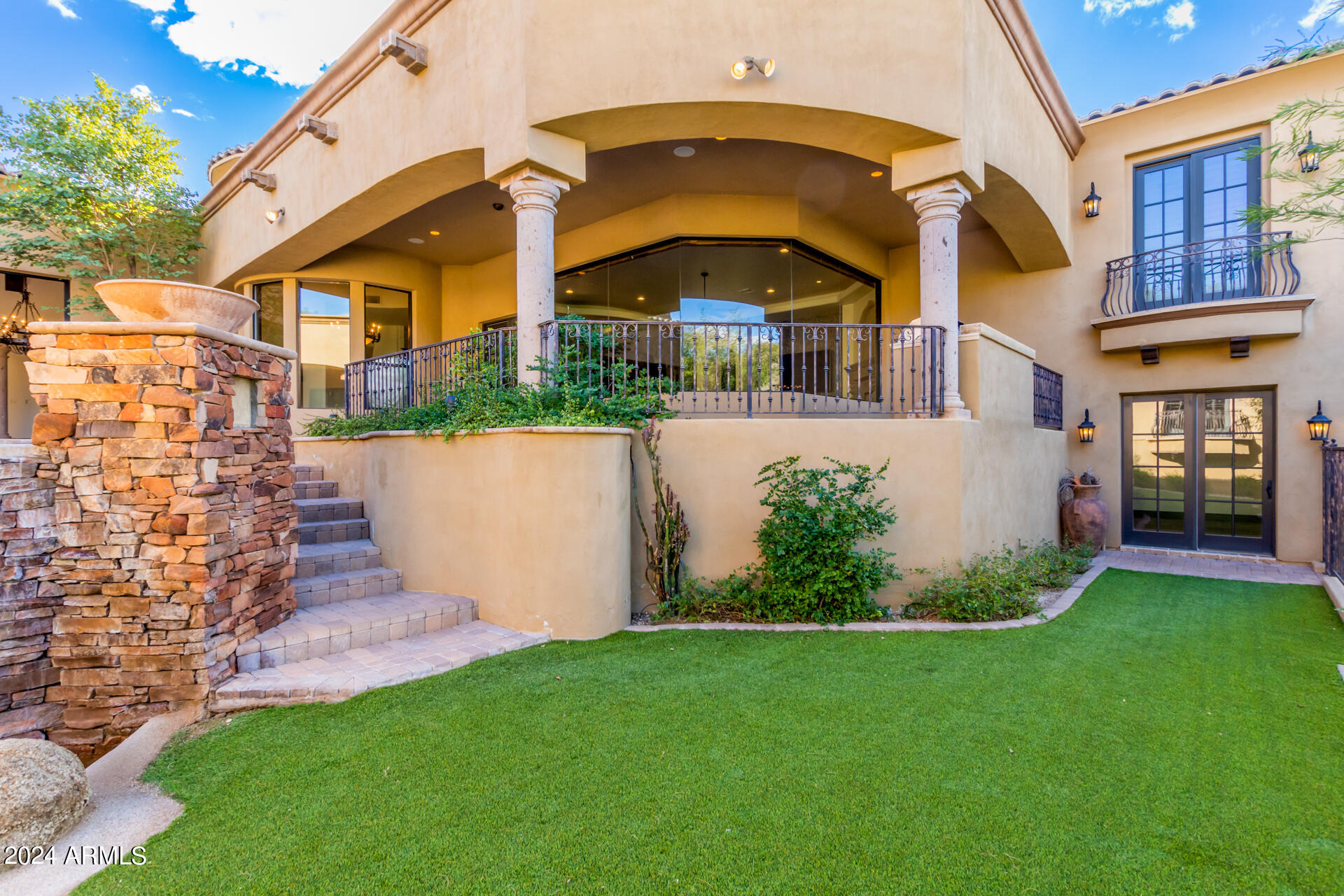 SIERRA HILLS - Residential