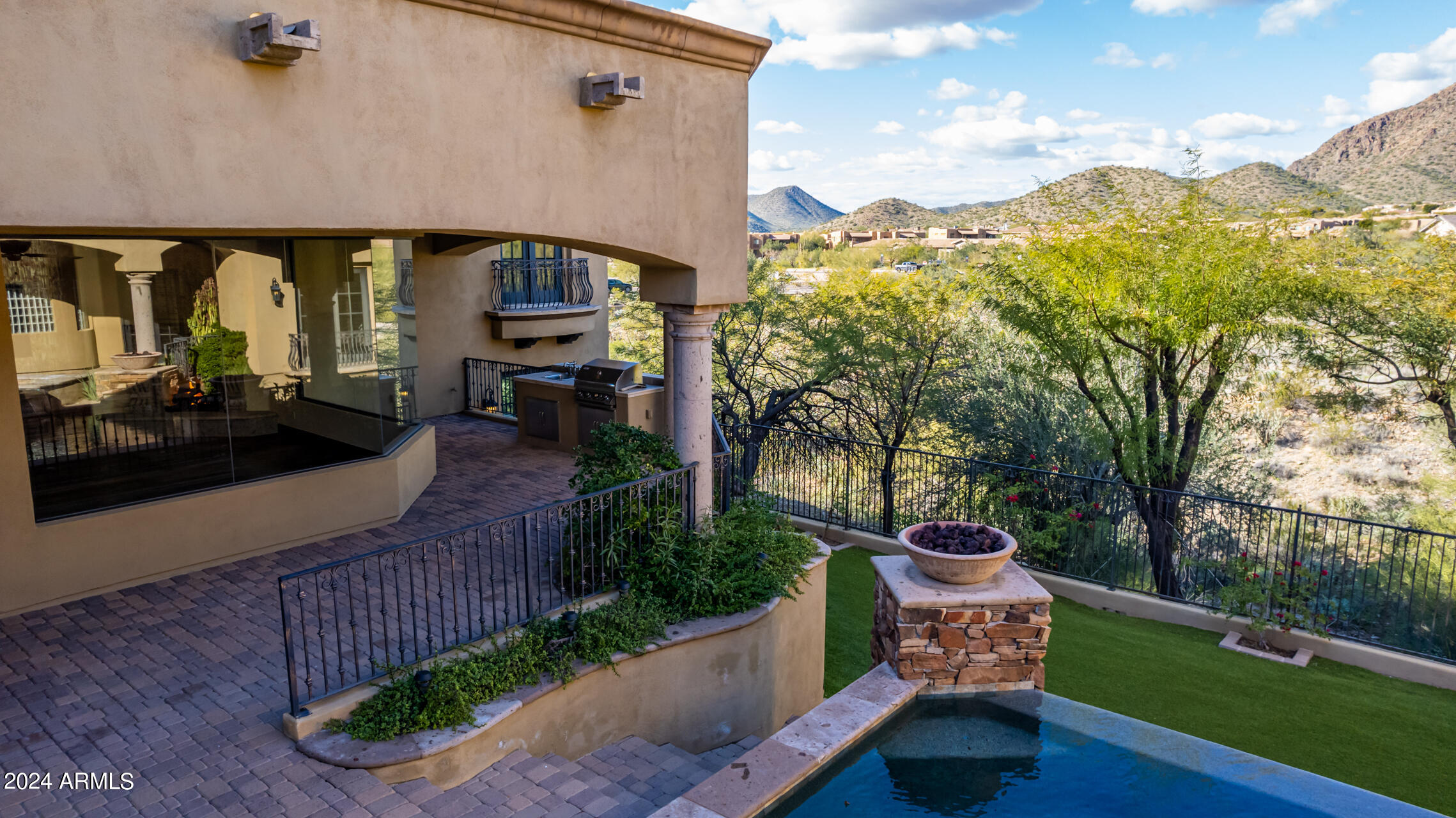 SIERRA HILLS - Residential