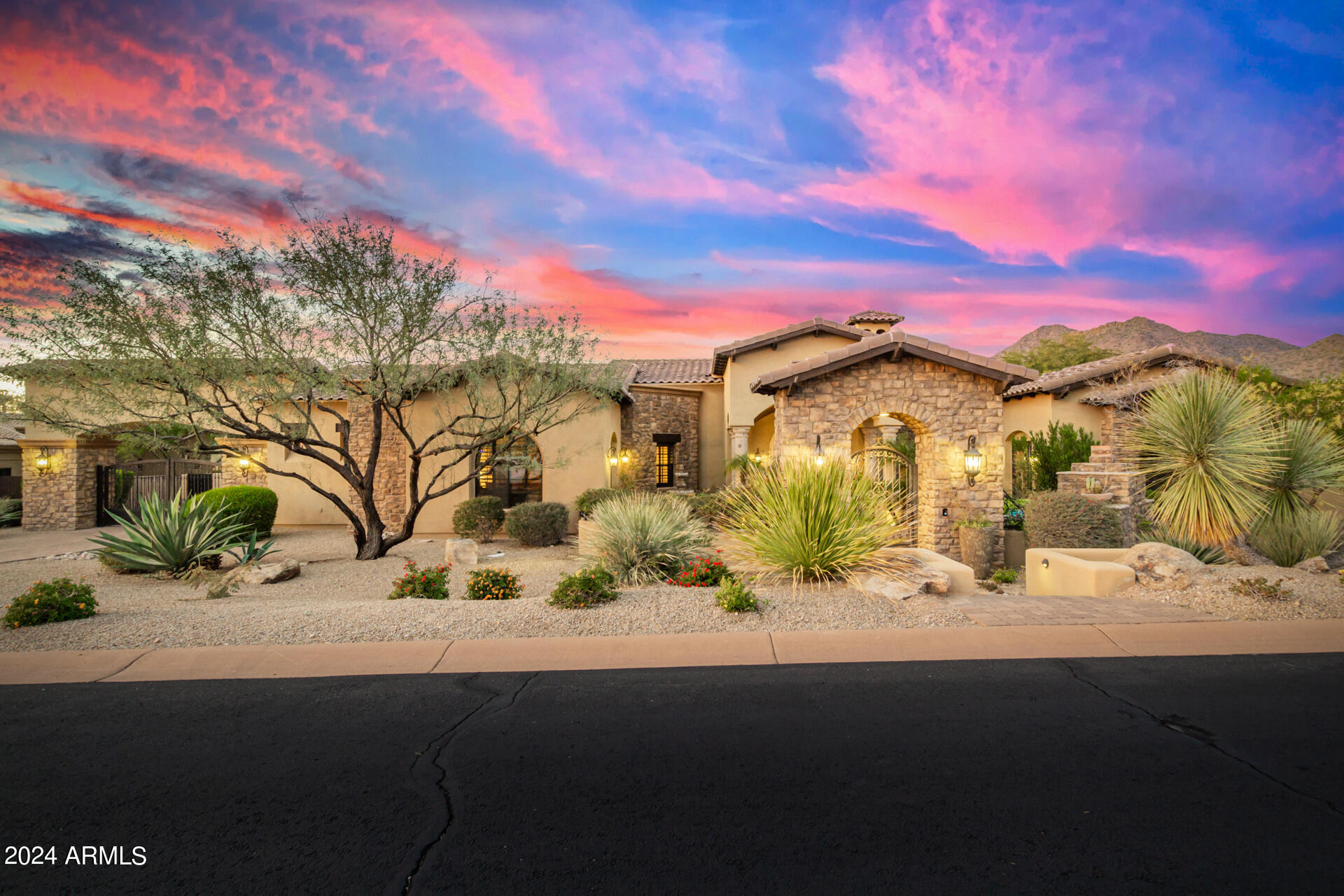 SIERRA HILLS - Residential