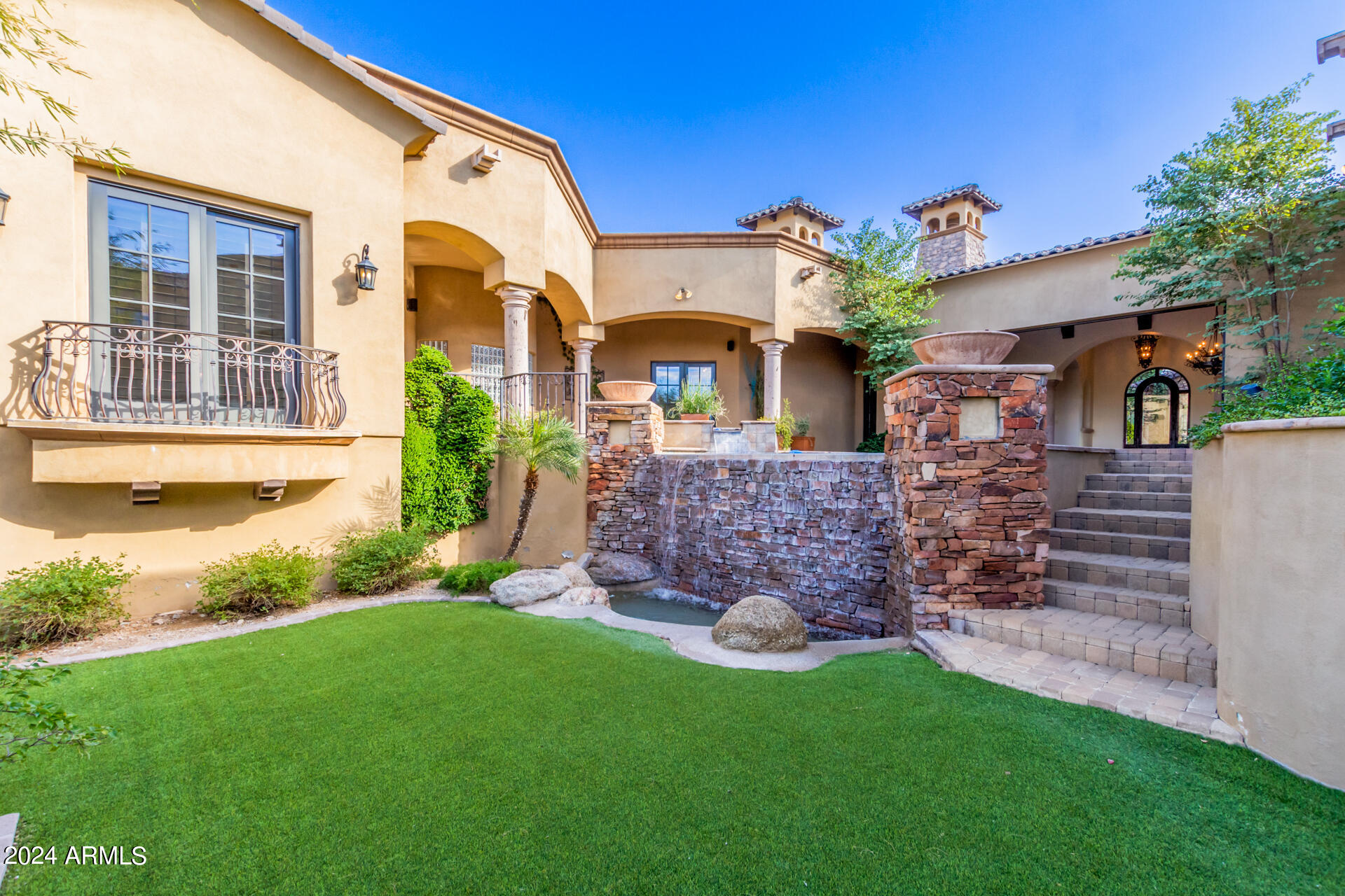 SIERRA HILLS - Residential
