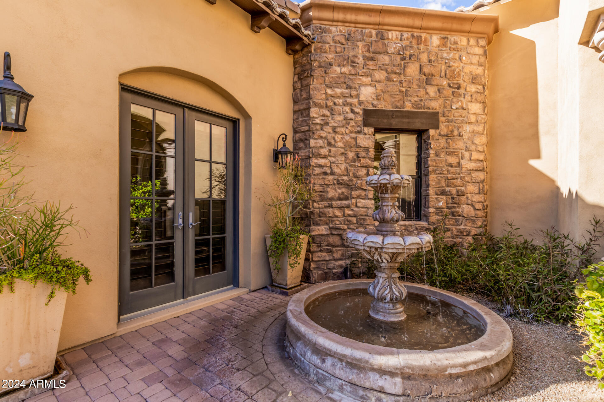 SIERRA HILLS - Residential