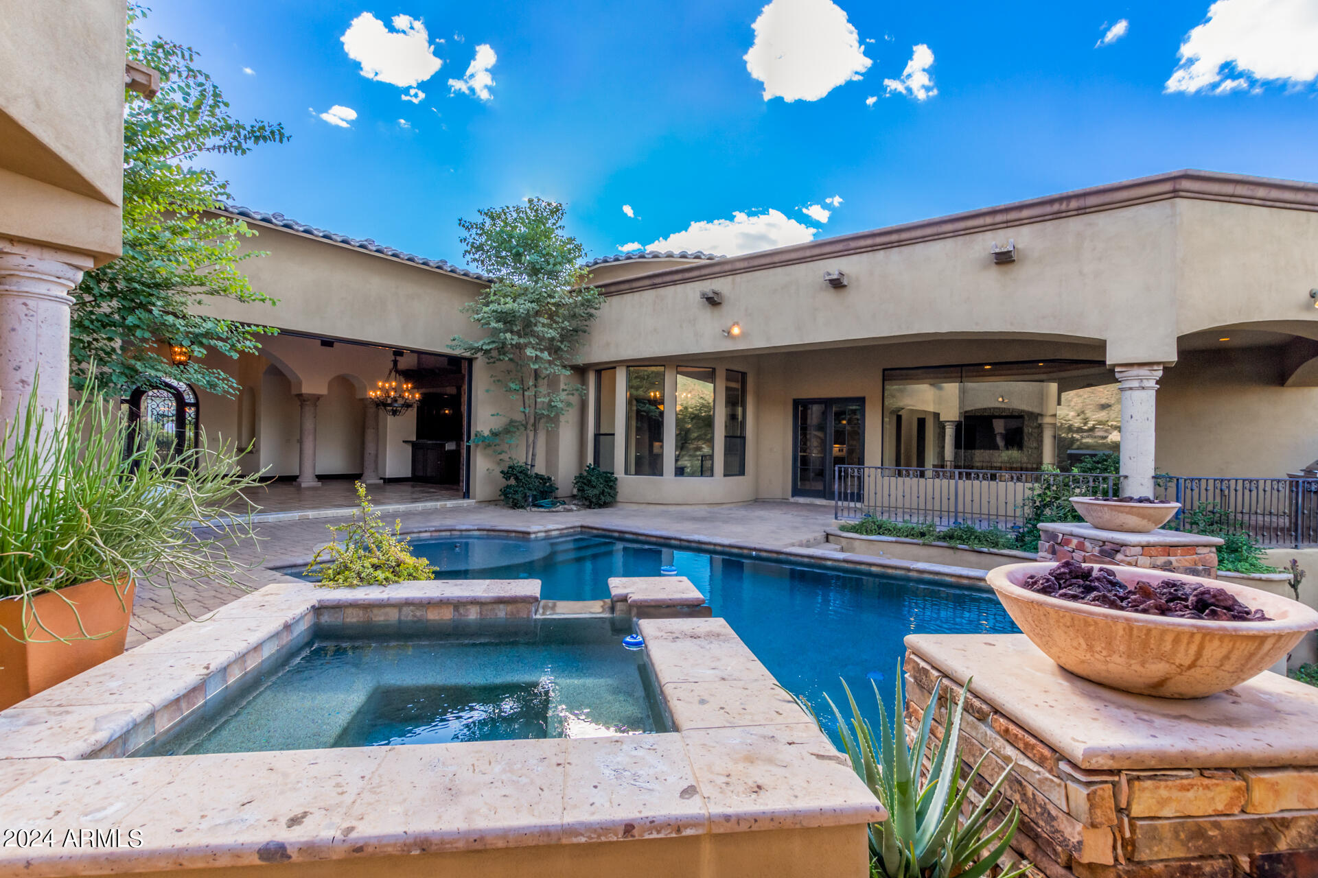 SIERRA HILLS - Residential