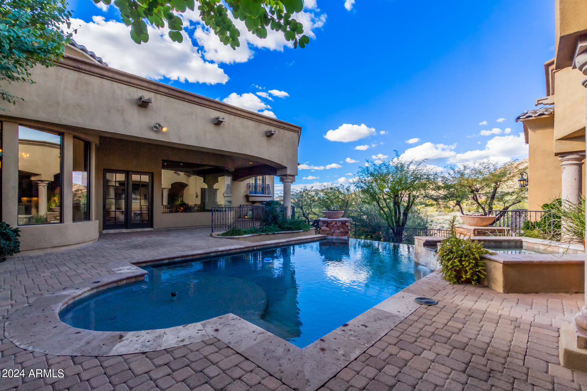 SIERRA HILLS - Residential