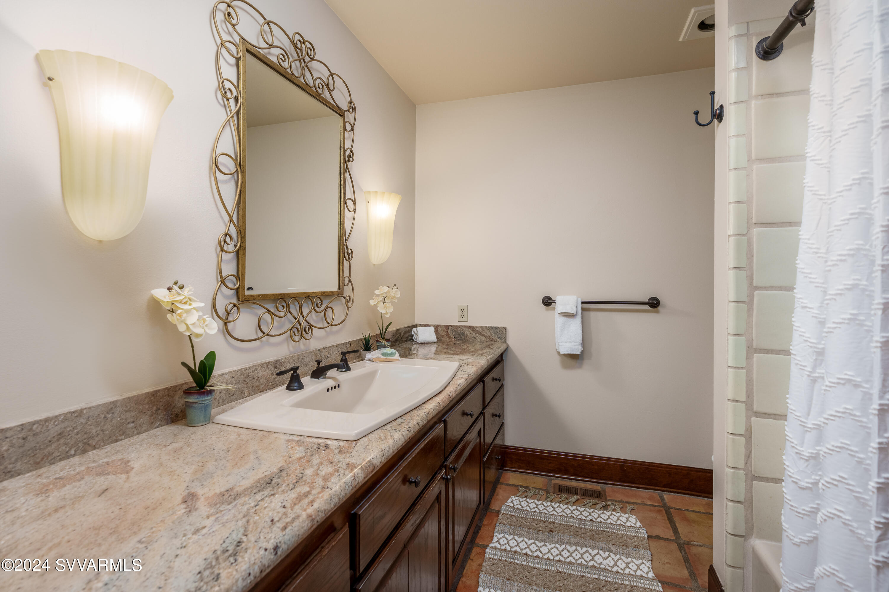 Cup Gold East - Residential