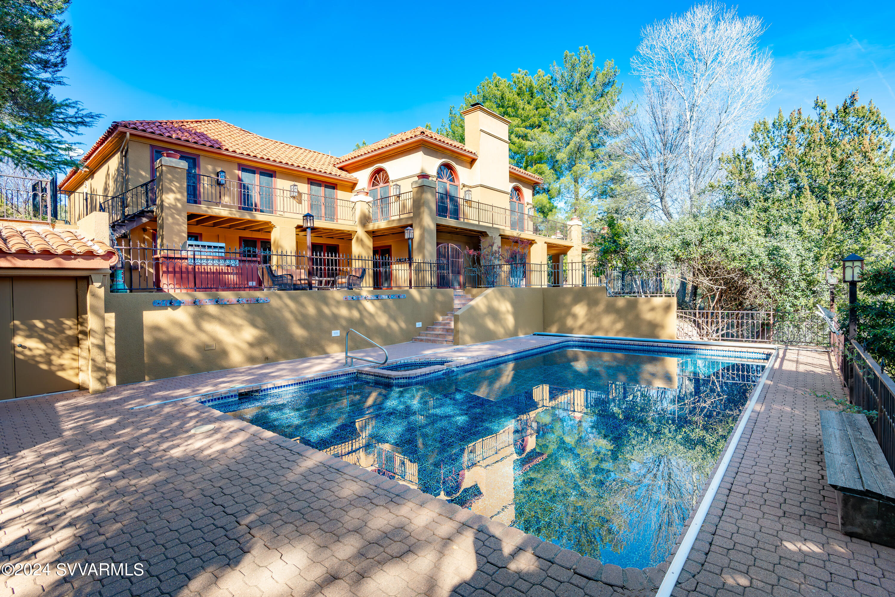 Cup Gold East - Residential