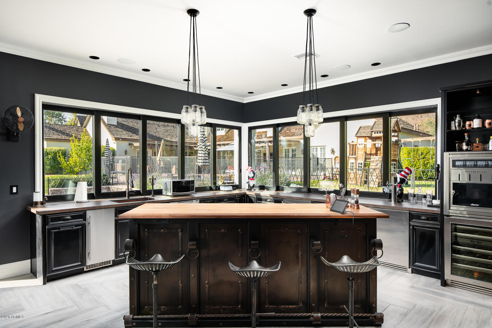 ARCADIA MANORS - Residential
