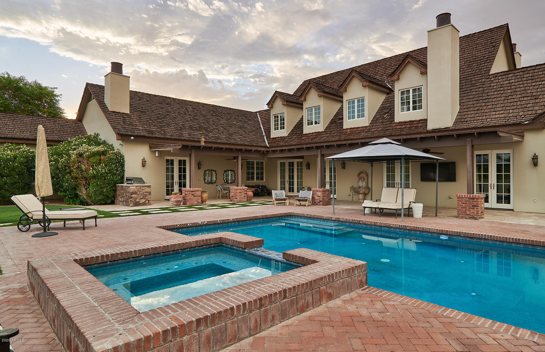 ARCADIA MANORS - Residential