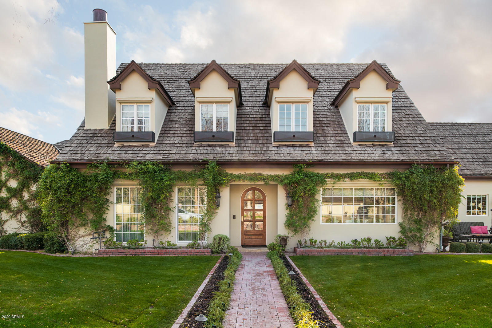 ARCADIA MANORS - Residential