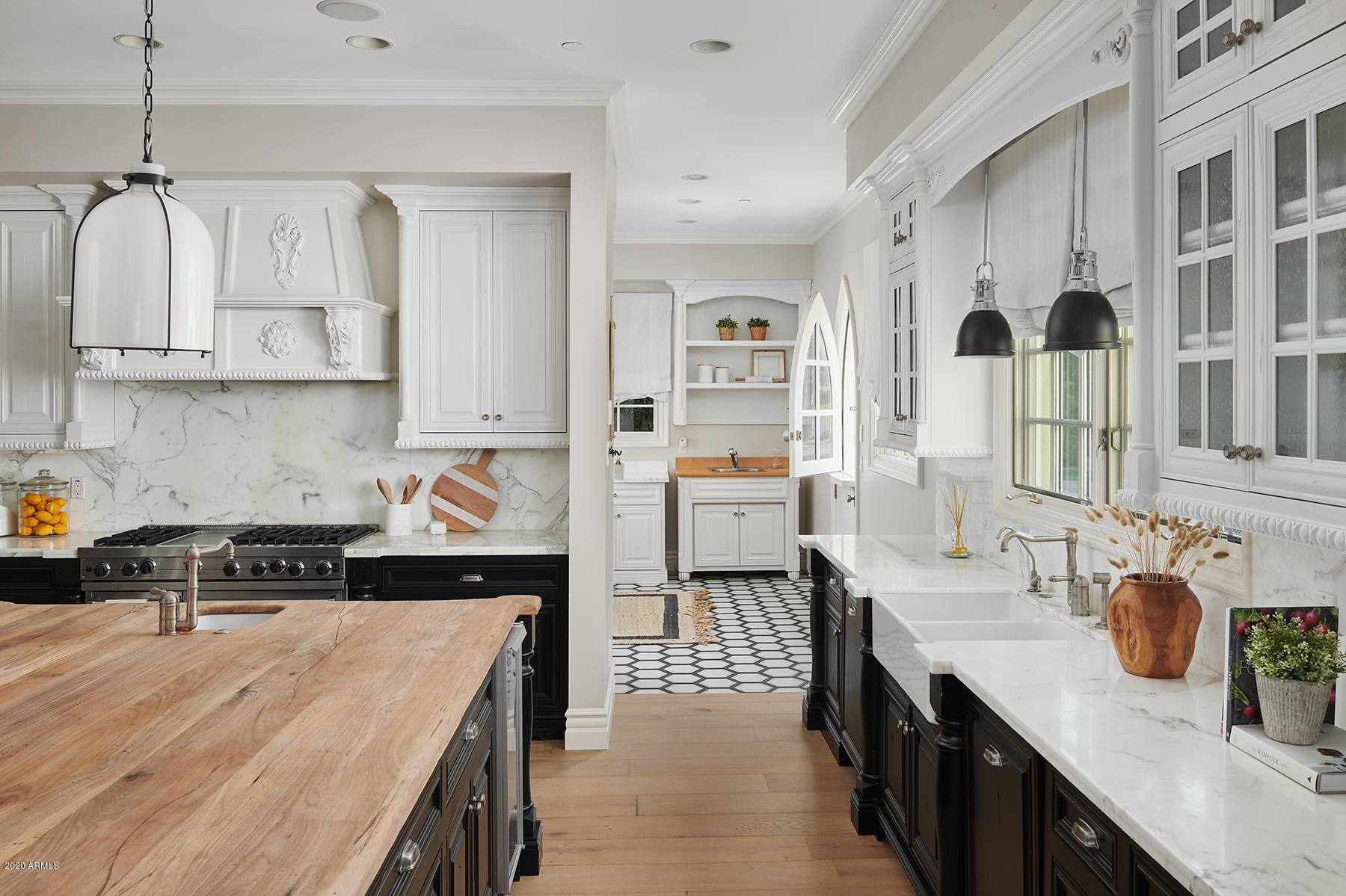 ARCADIA MANORS - Residential