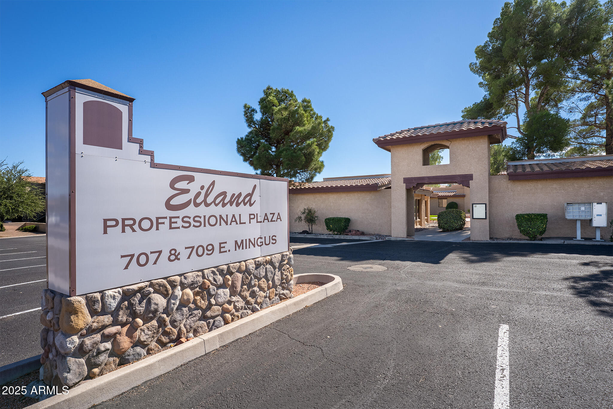Great opportunity for office space leasing -
There are 13 Units, all rented except 3 currently.
Beautiful common area/courtyard between the offices with fountain and views of Mingus Mountain.  Plenty of parking.  Great location for business owners!!  Parcels 406-42-073M and 406-42-073L are included.