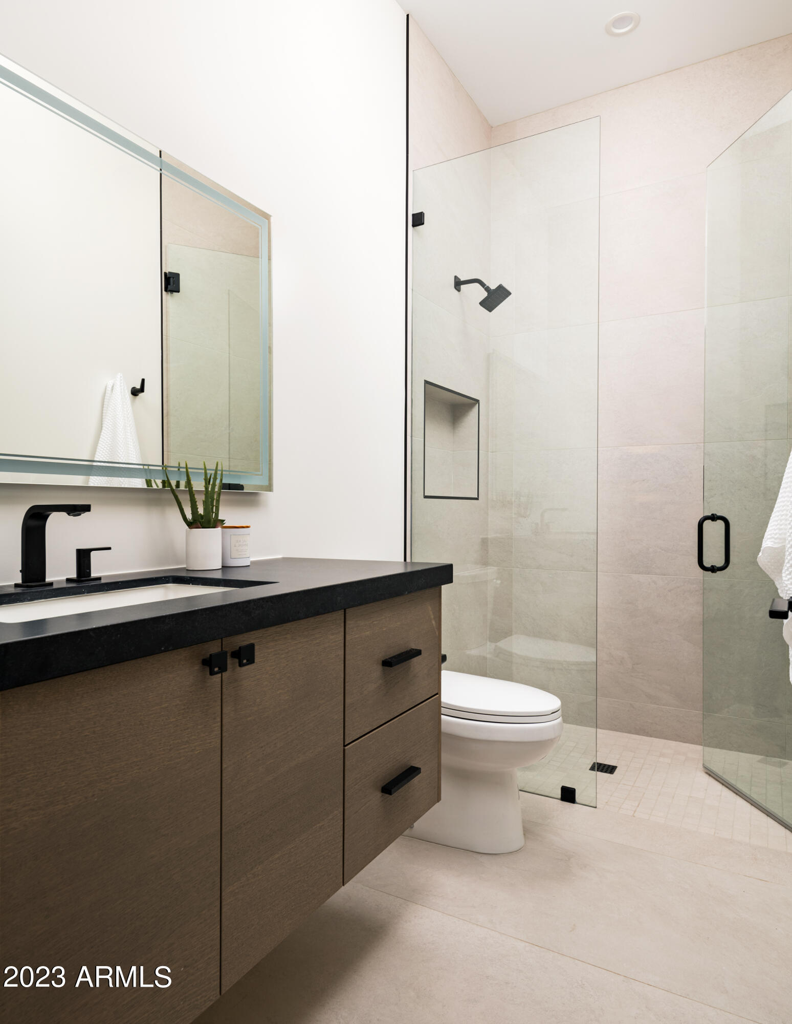 AMBASSADOR MANOR - Residential