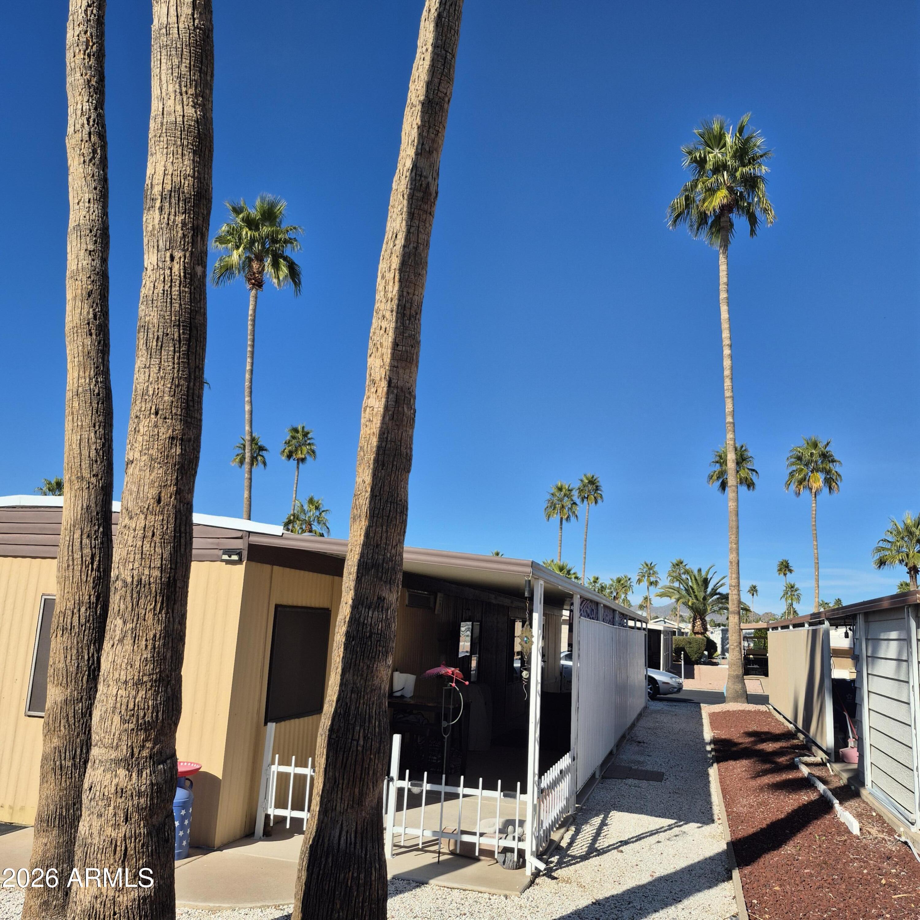Holiday Palms - Residential