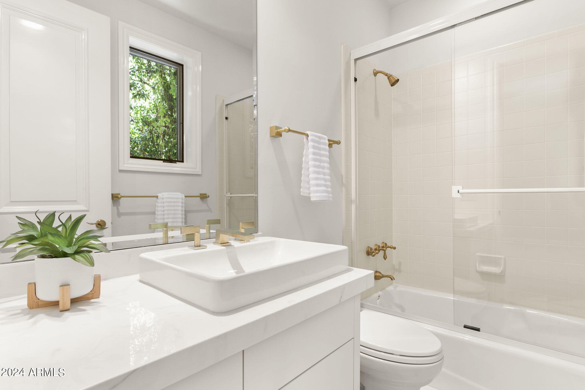 La Place, Unit 1 - Residential