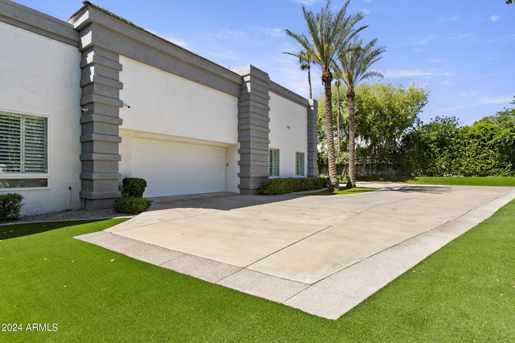 La Place, Unit 1 - Residential