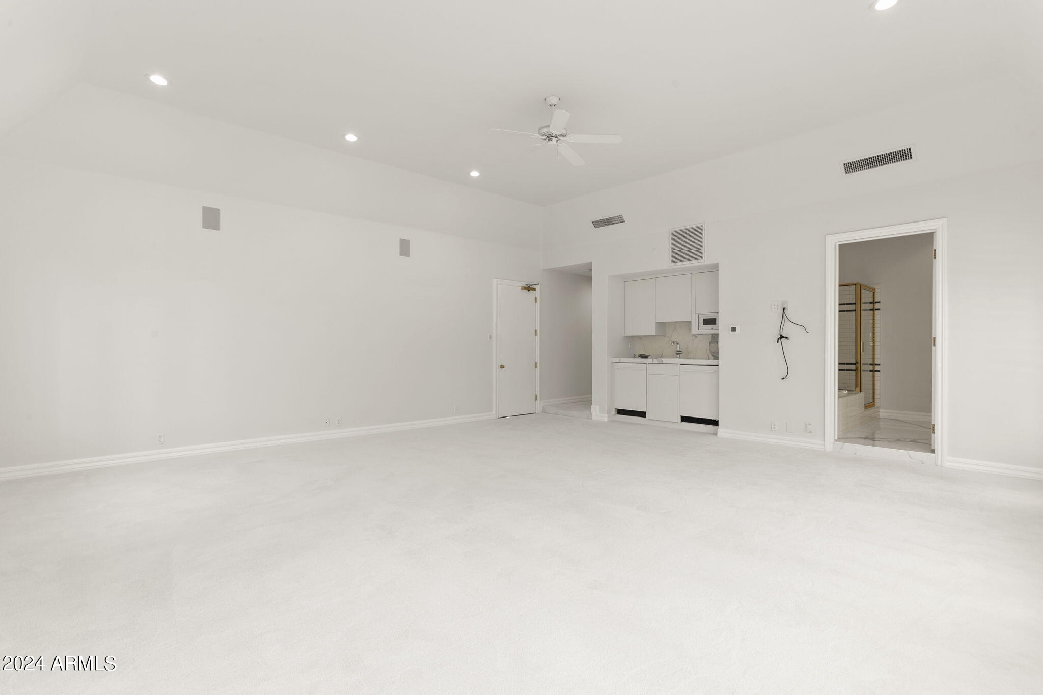 La Place, Unit 1 - Residential
