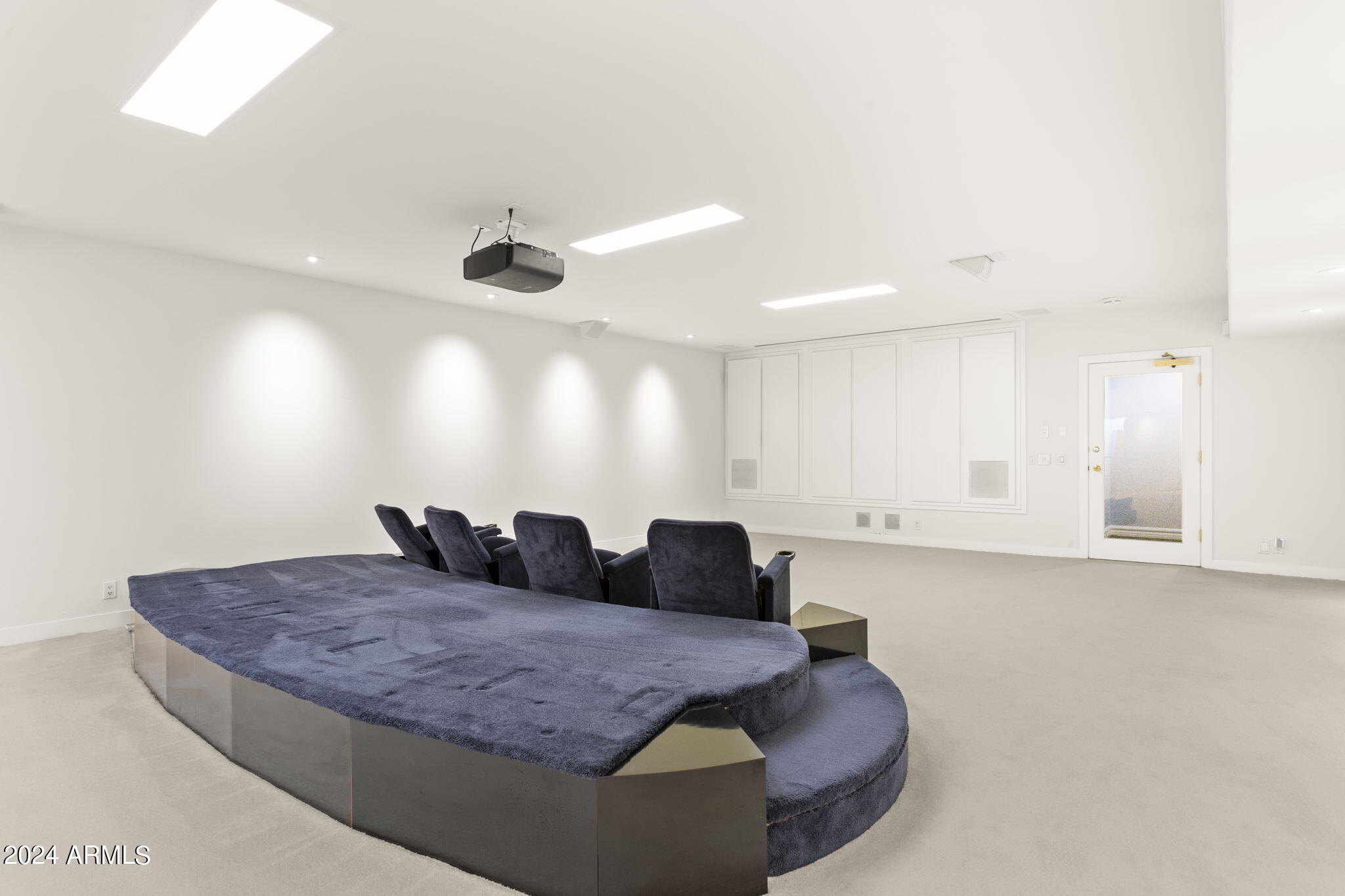 La Place, Unit 1 - Residential