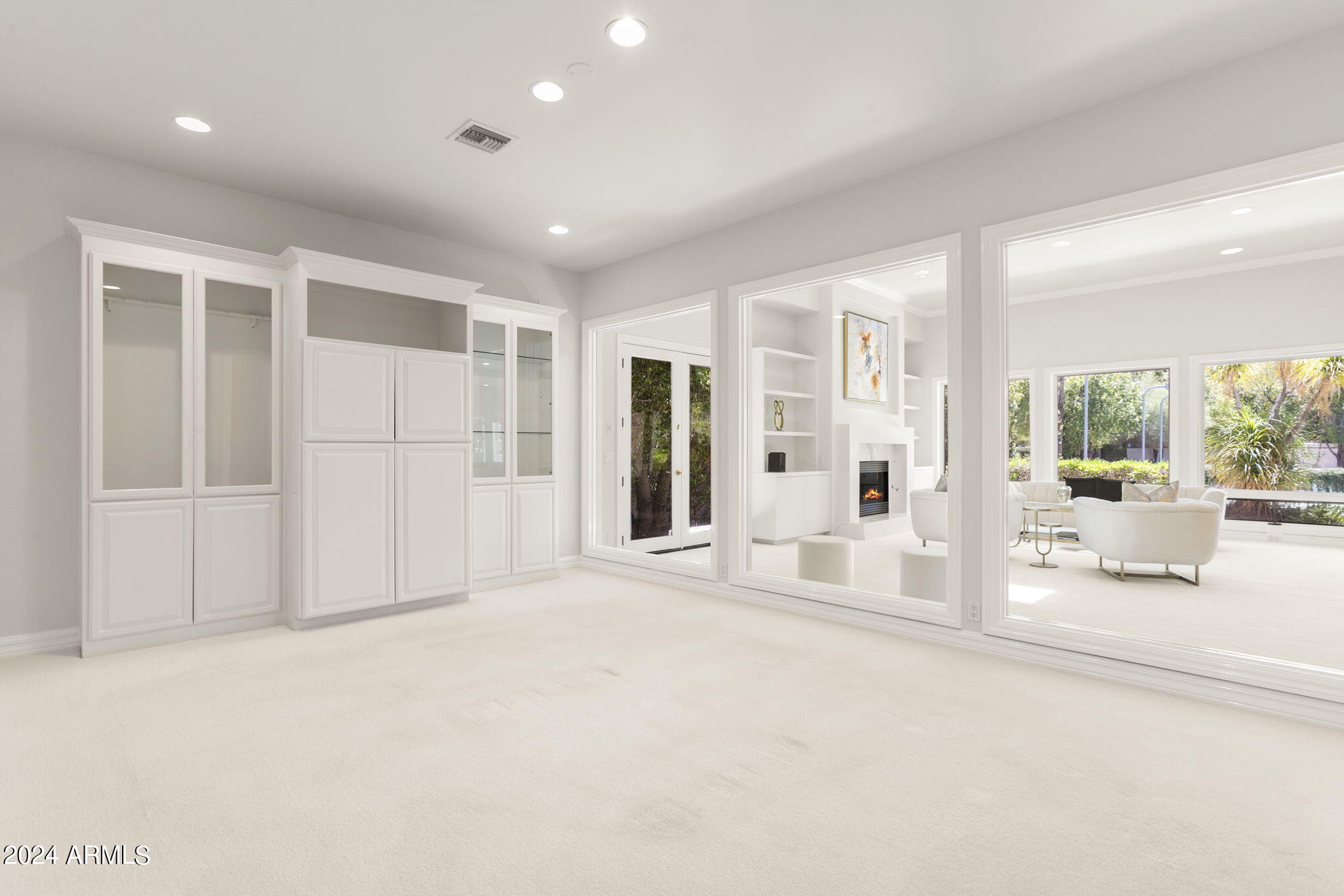 La Place, Unit 1 - Residential