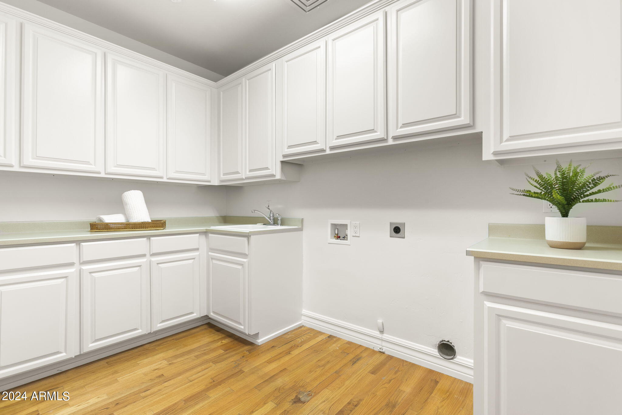 La Place, Unit 1 - Residential