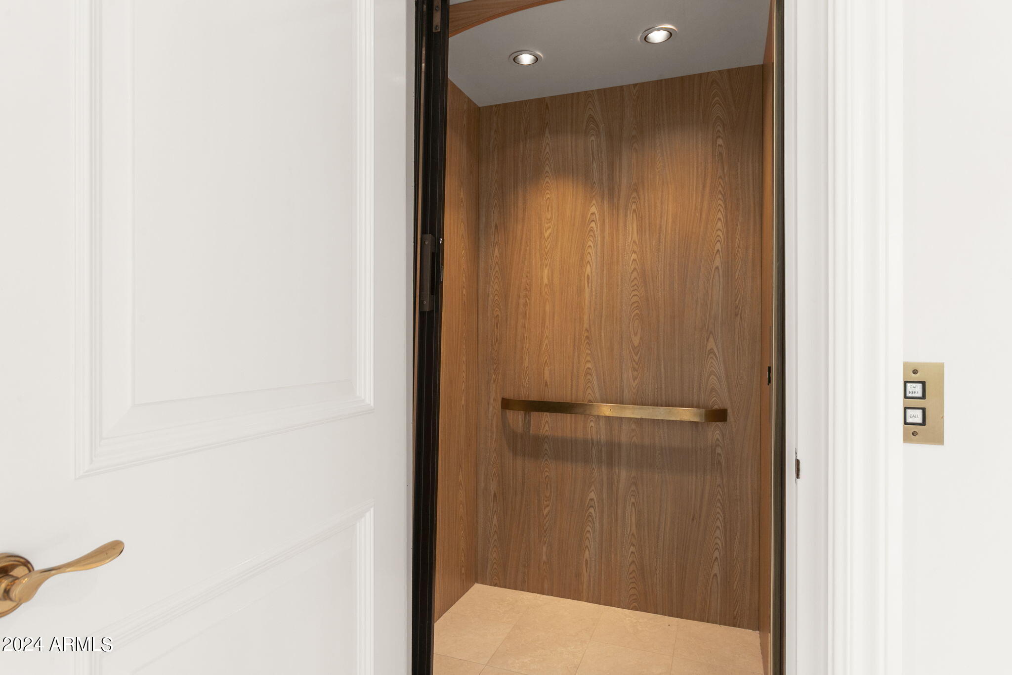 La Place, Unit 1 - Residential
