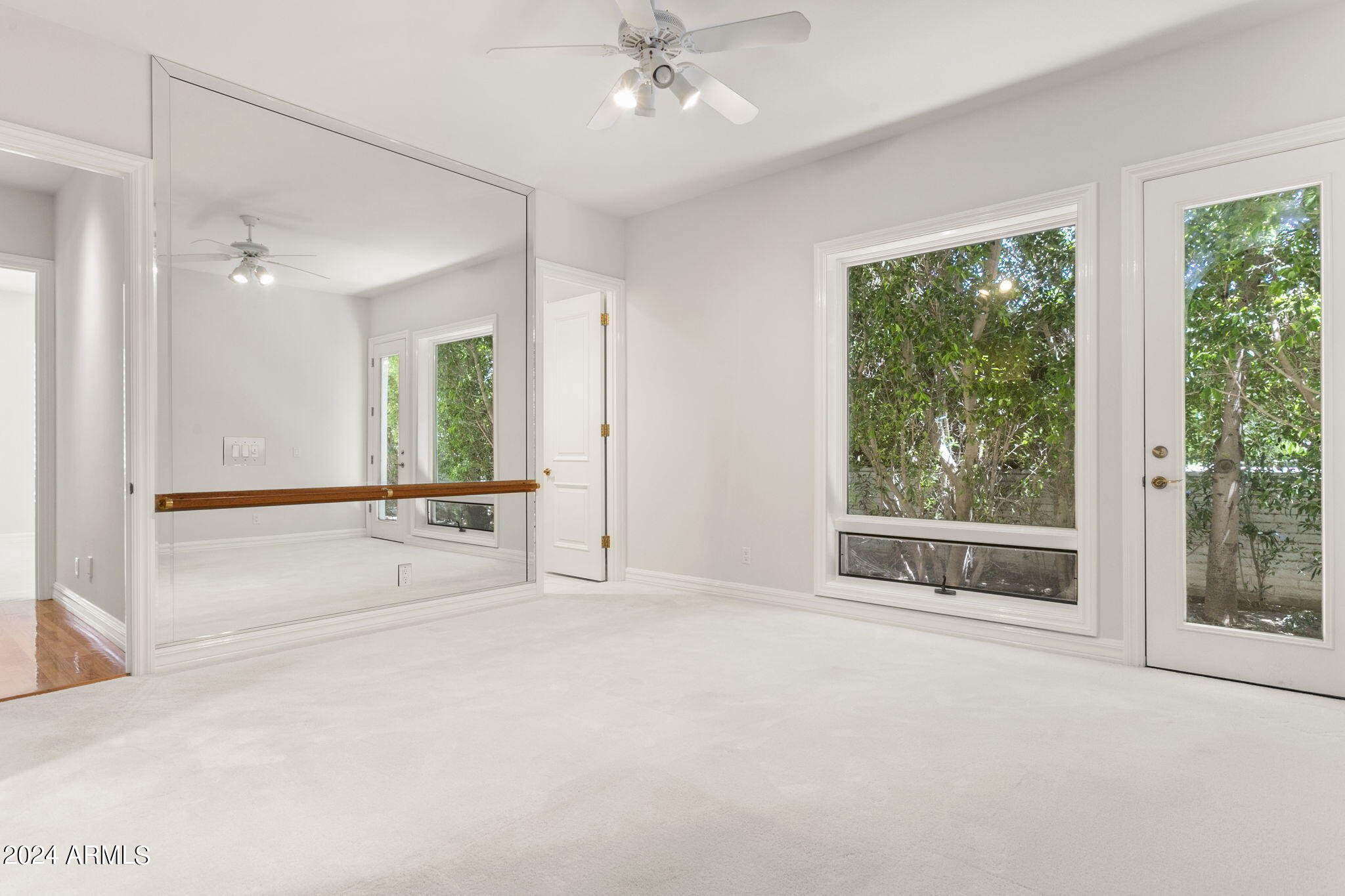 La Place, Unit 1 - Residential