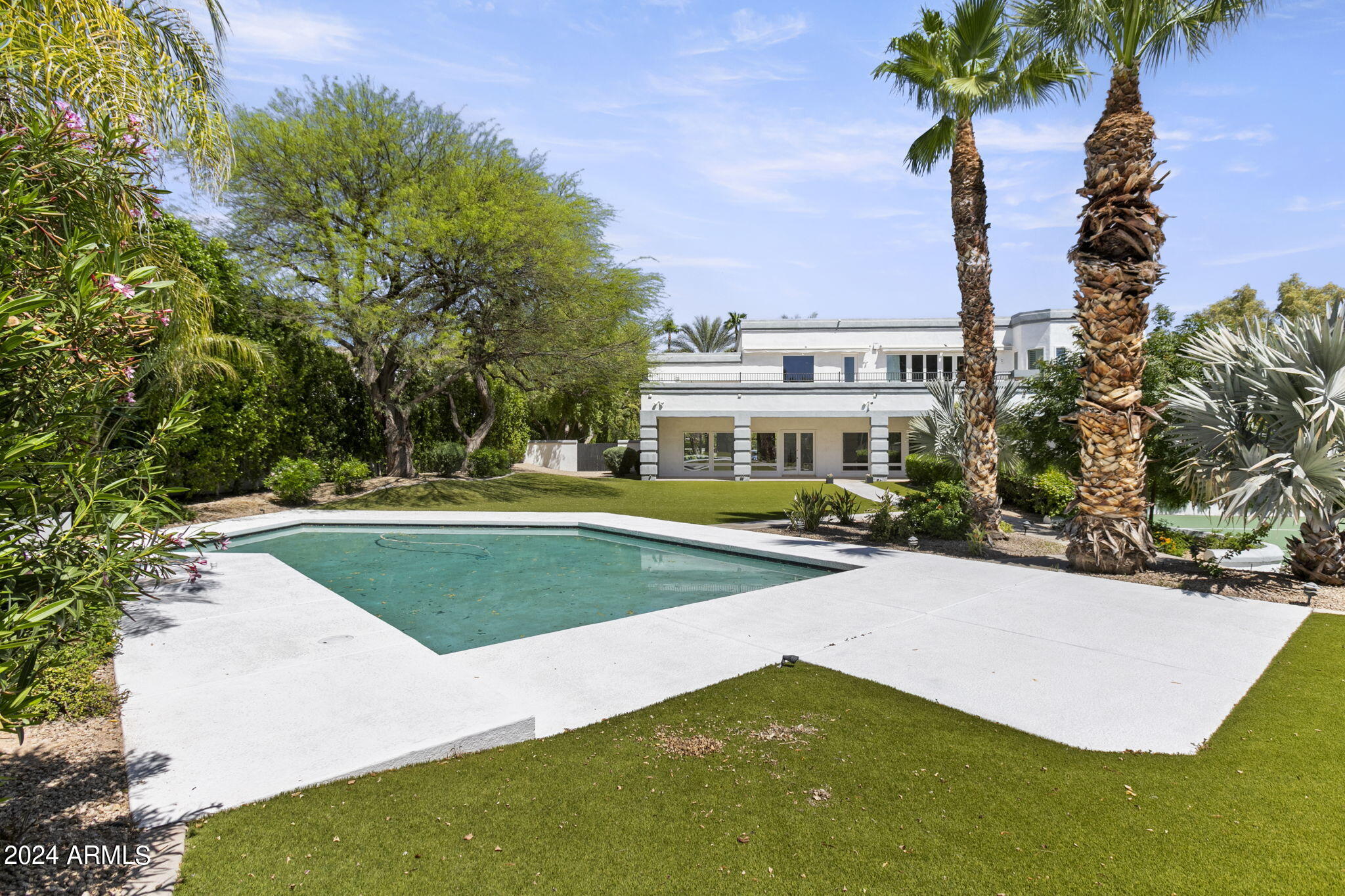 La Place, Unit 1 - Residential