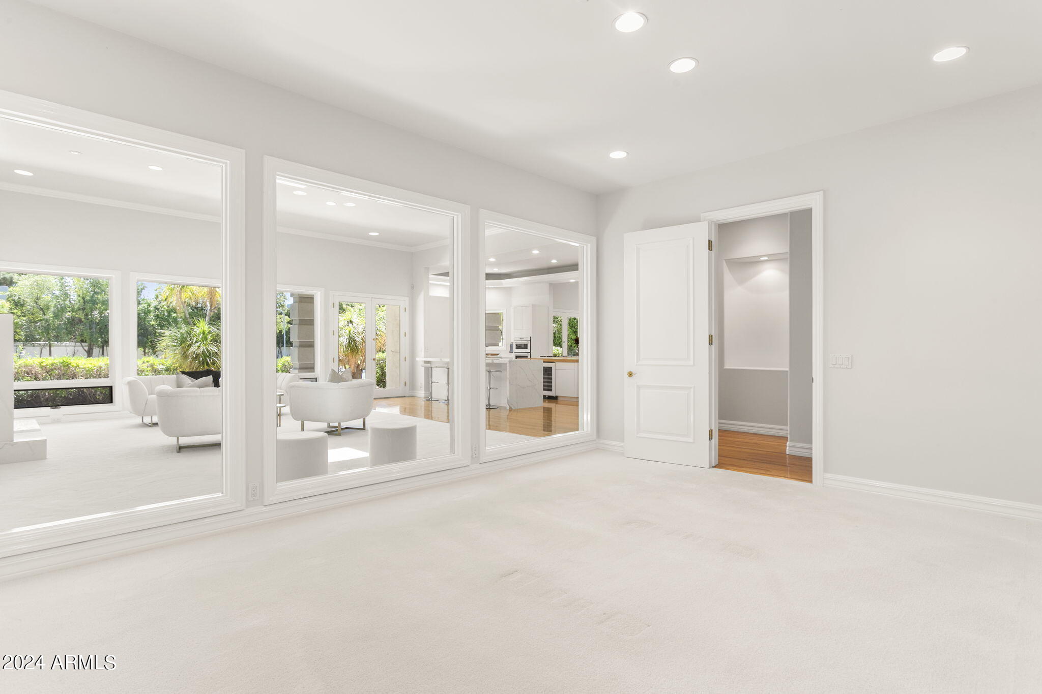 La Place, Unit 1 - Residential
