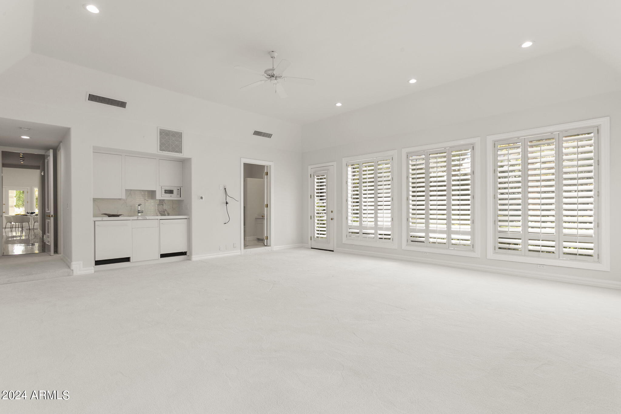 La Place, Unit 1 - Residential