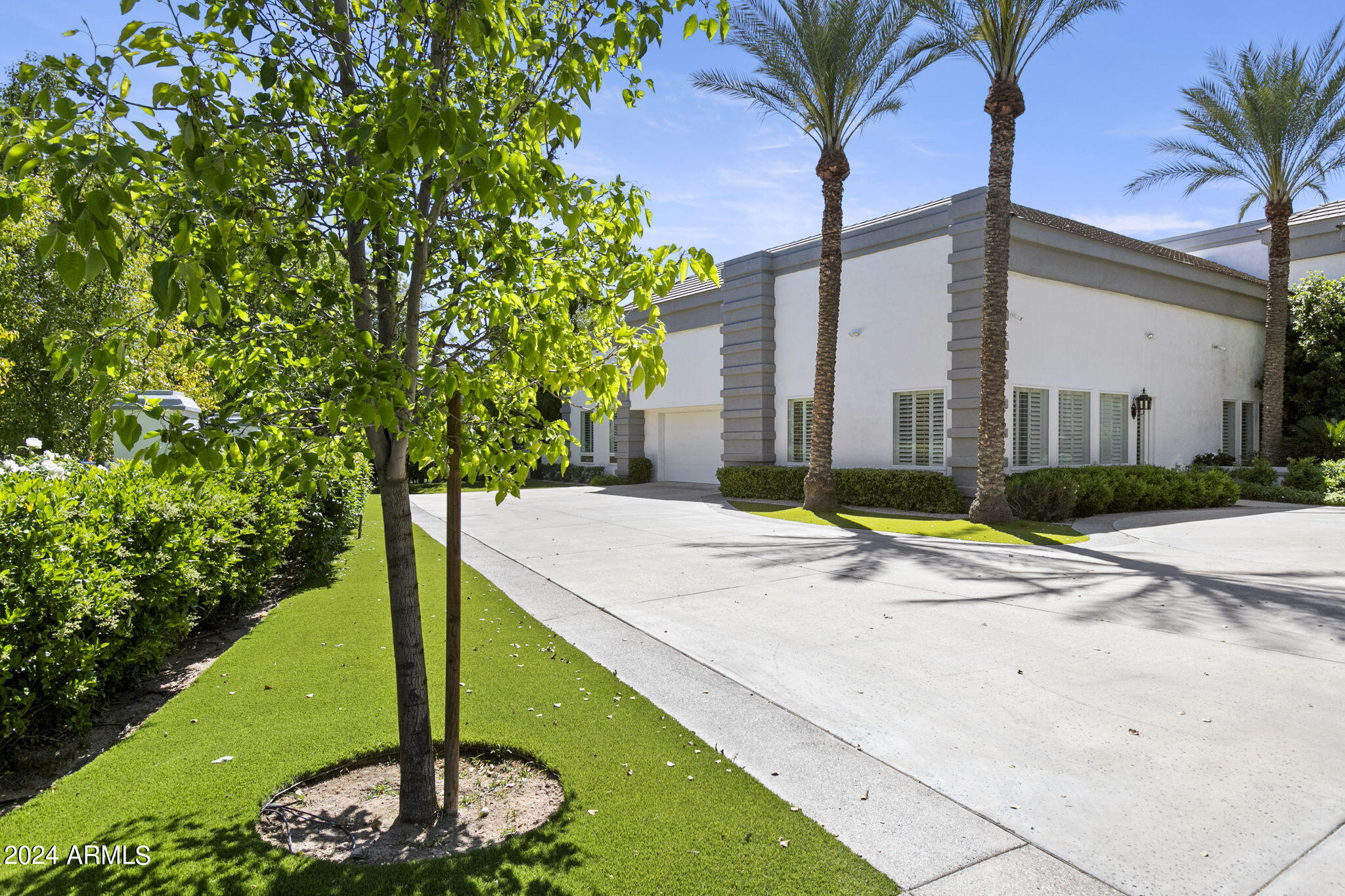 La Place, Unit 1 - Residential
