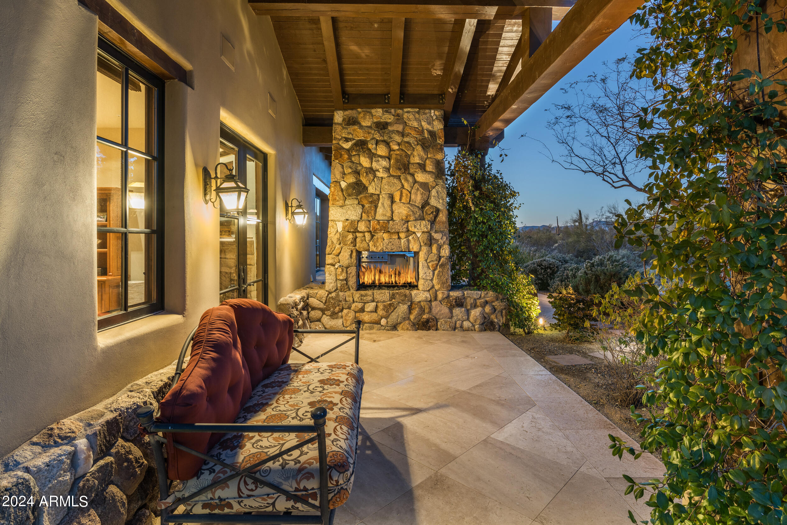 WHISPER ROCK - Residential