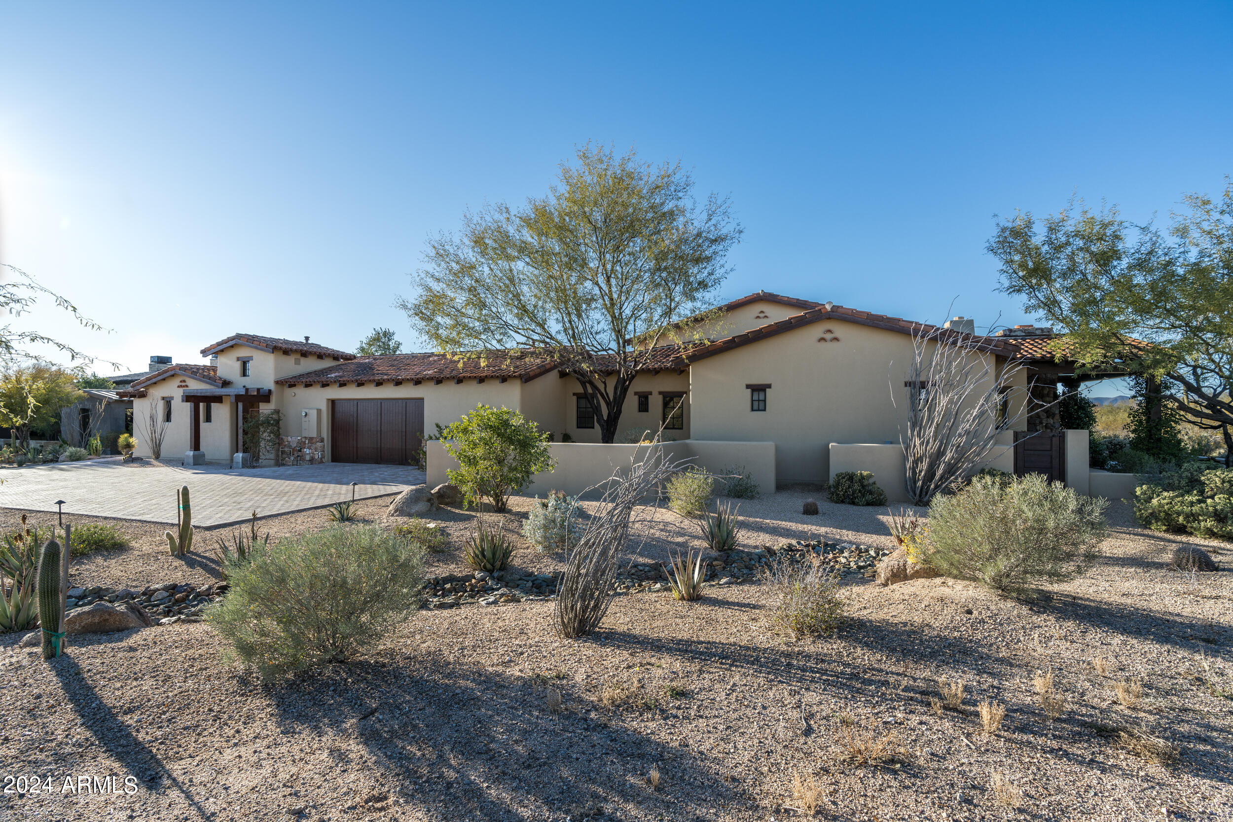 WHISPER ROCK - Residential