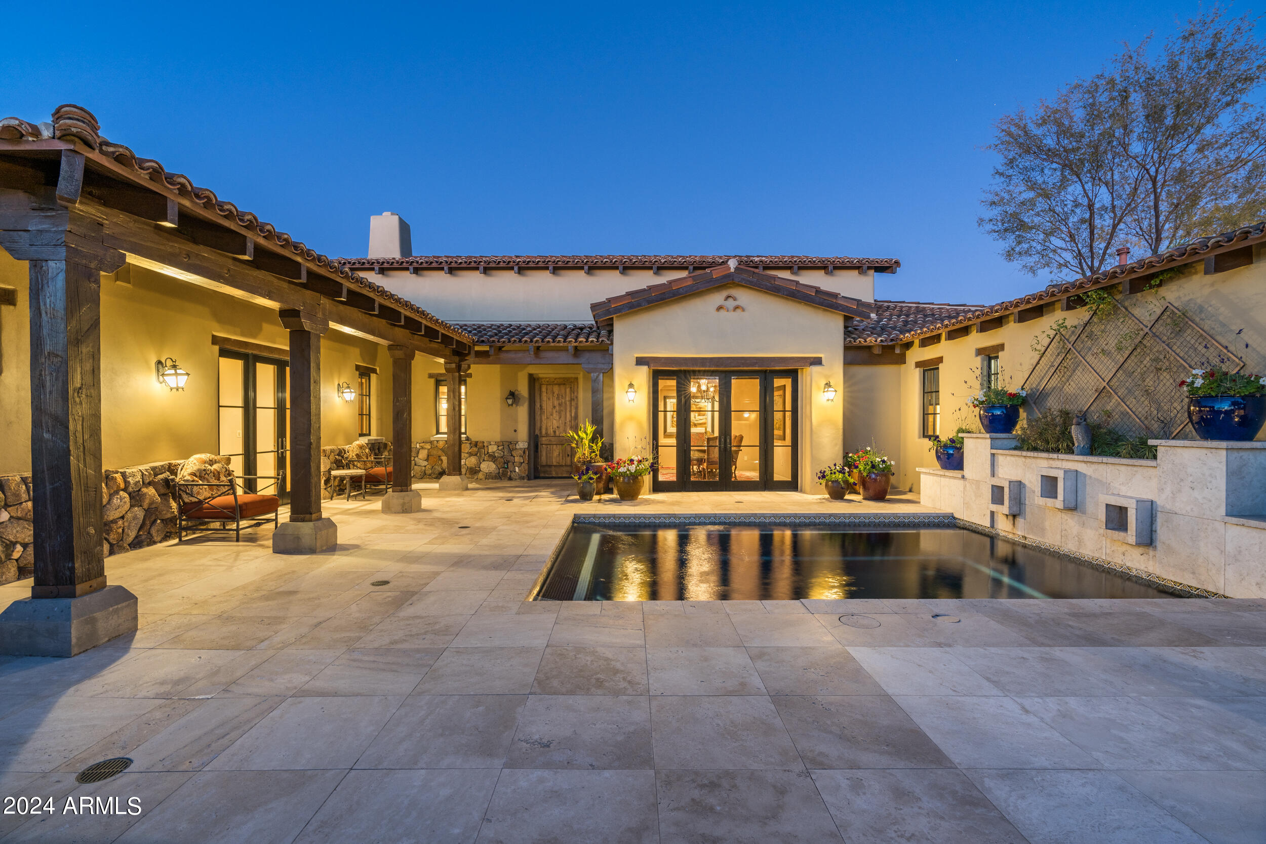 WHISPER ROCK - Residential