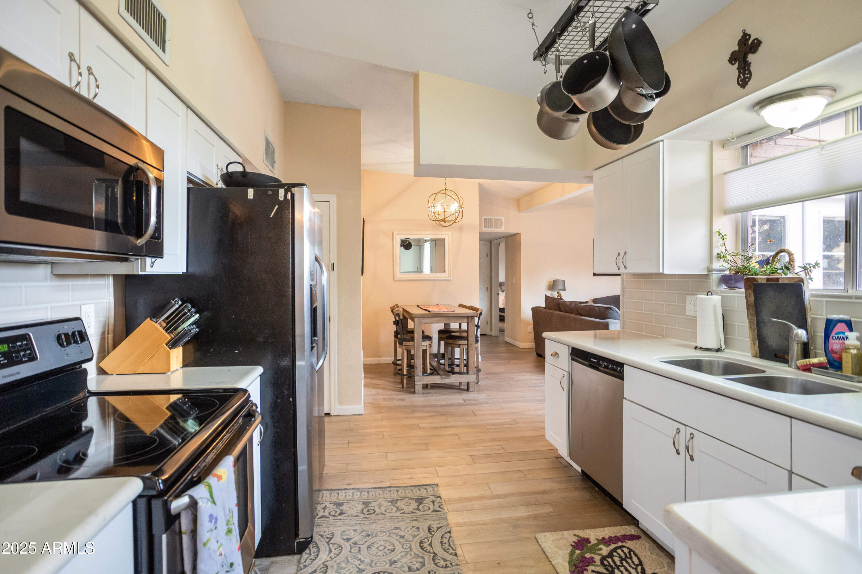 TOWN & COUNTRY ESTATES 12 - Residential