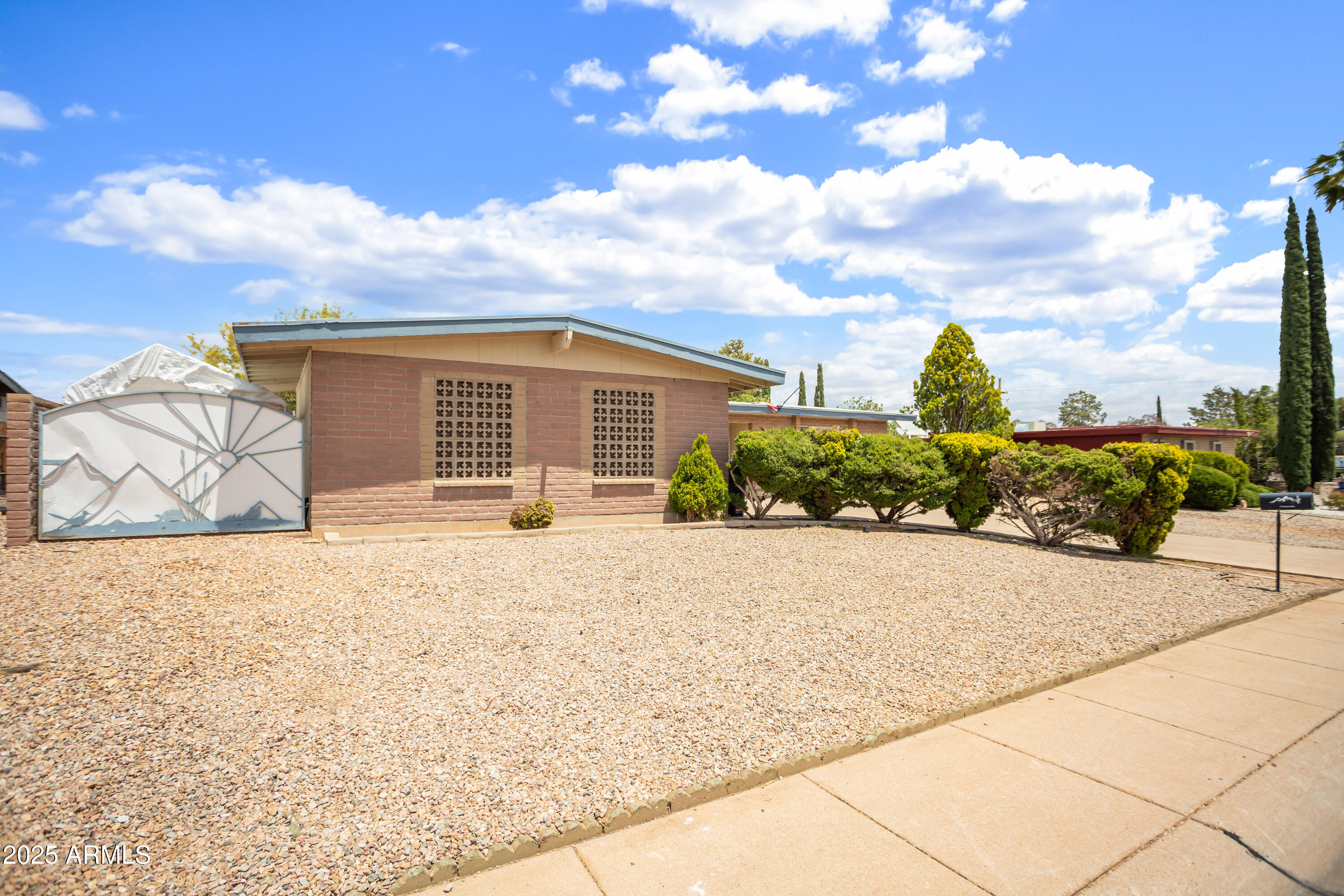 TOWN & COUNTRY ESTATES 12 - Residential
