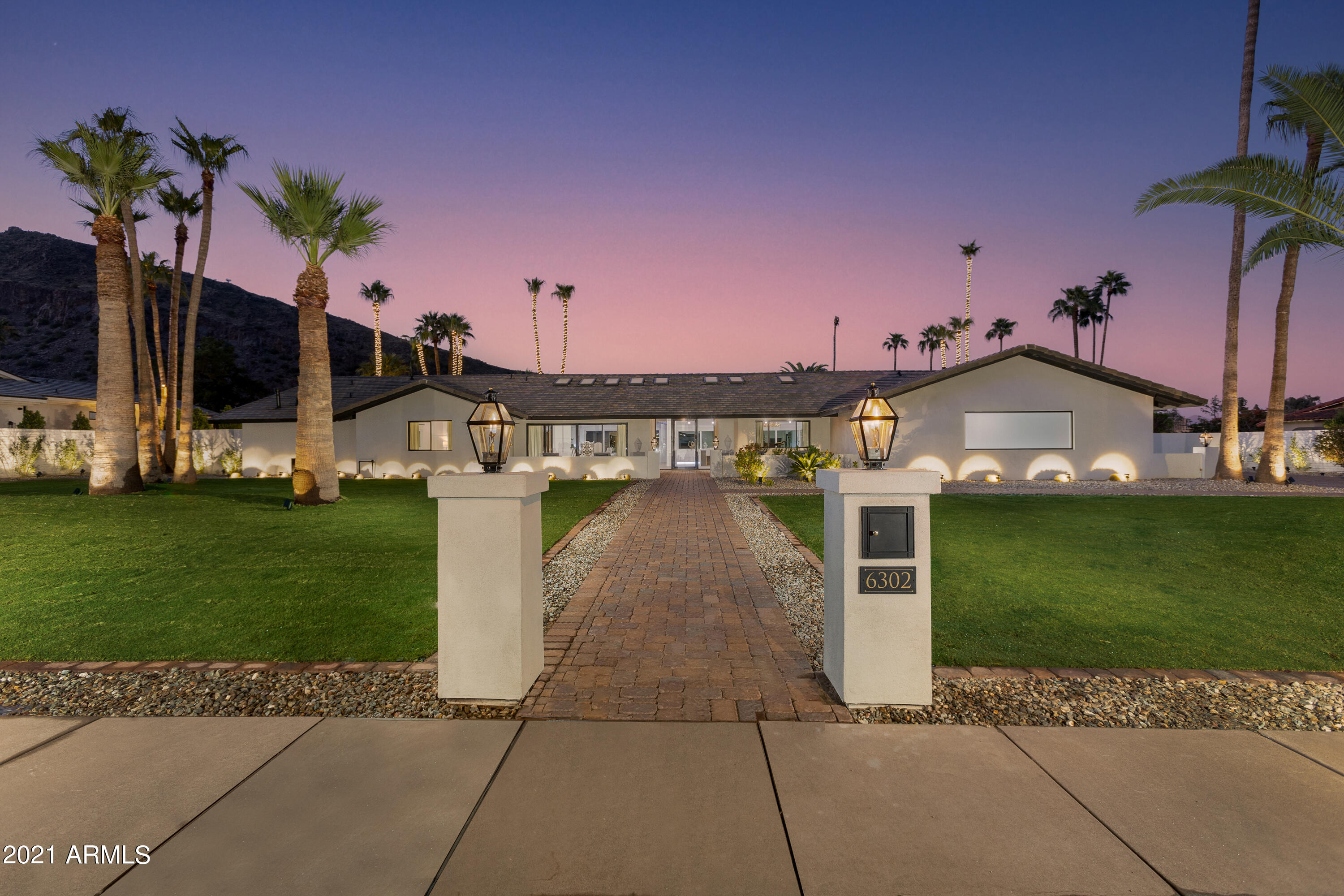 CAMELBACK EAST - Residential