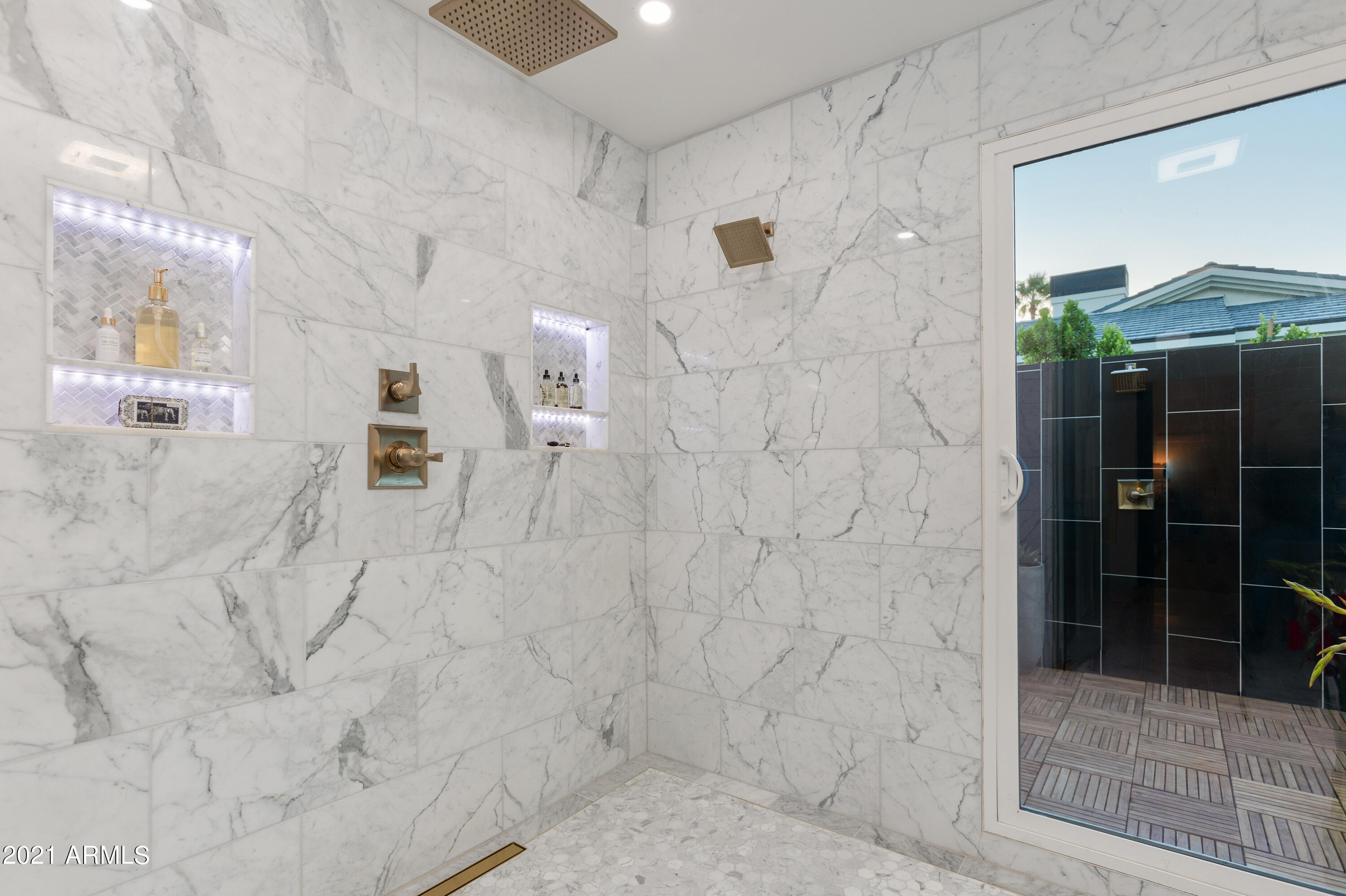 CAMELBACK EAST - Residential