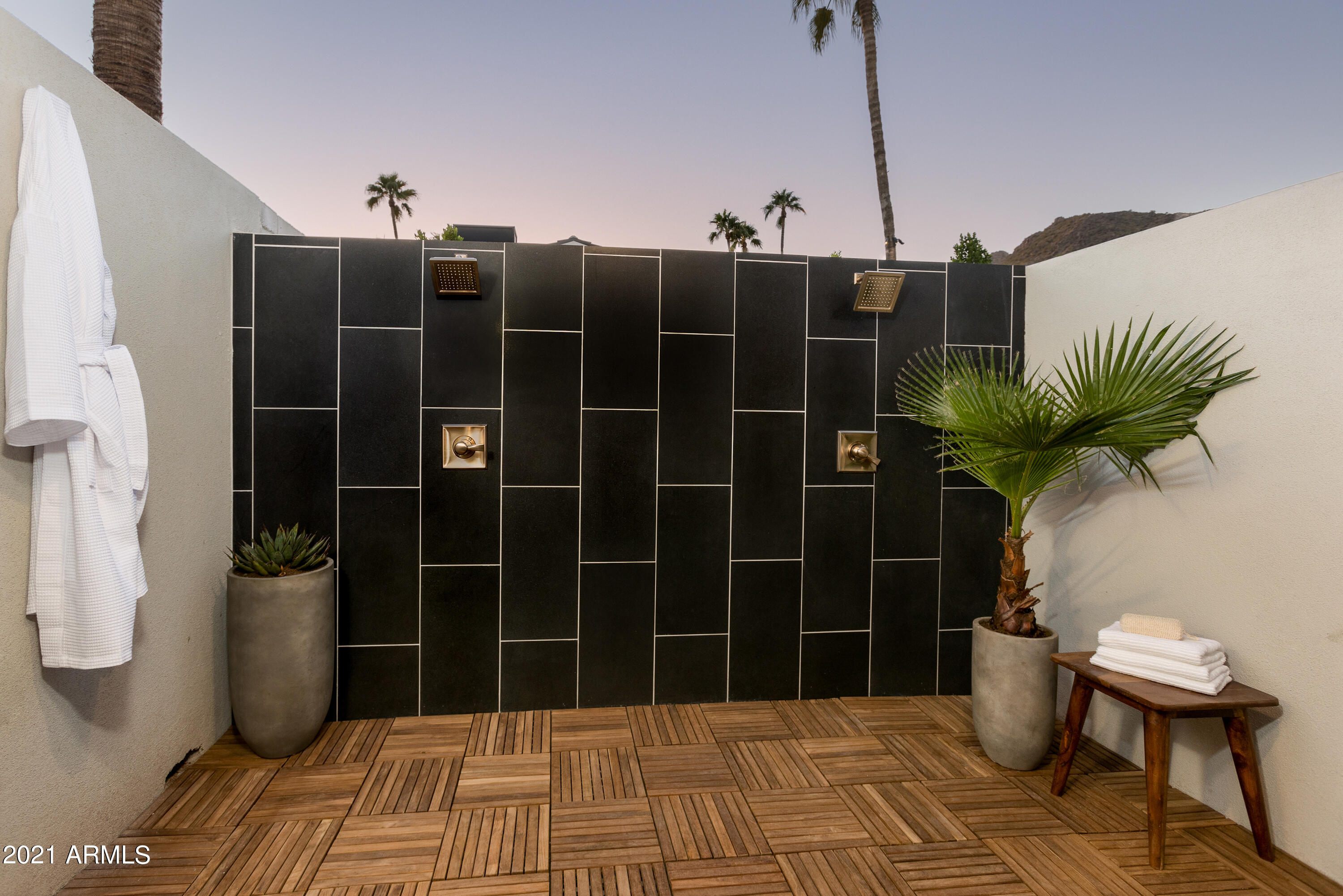 CAMELBACK EAST - Residential