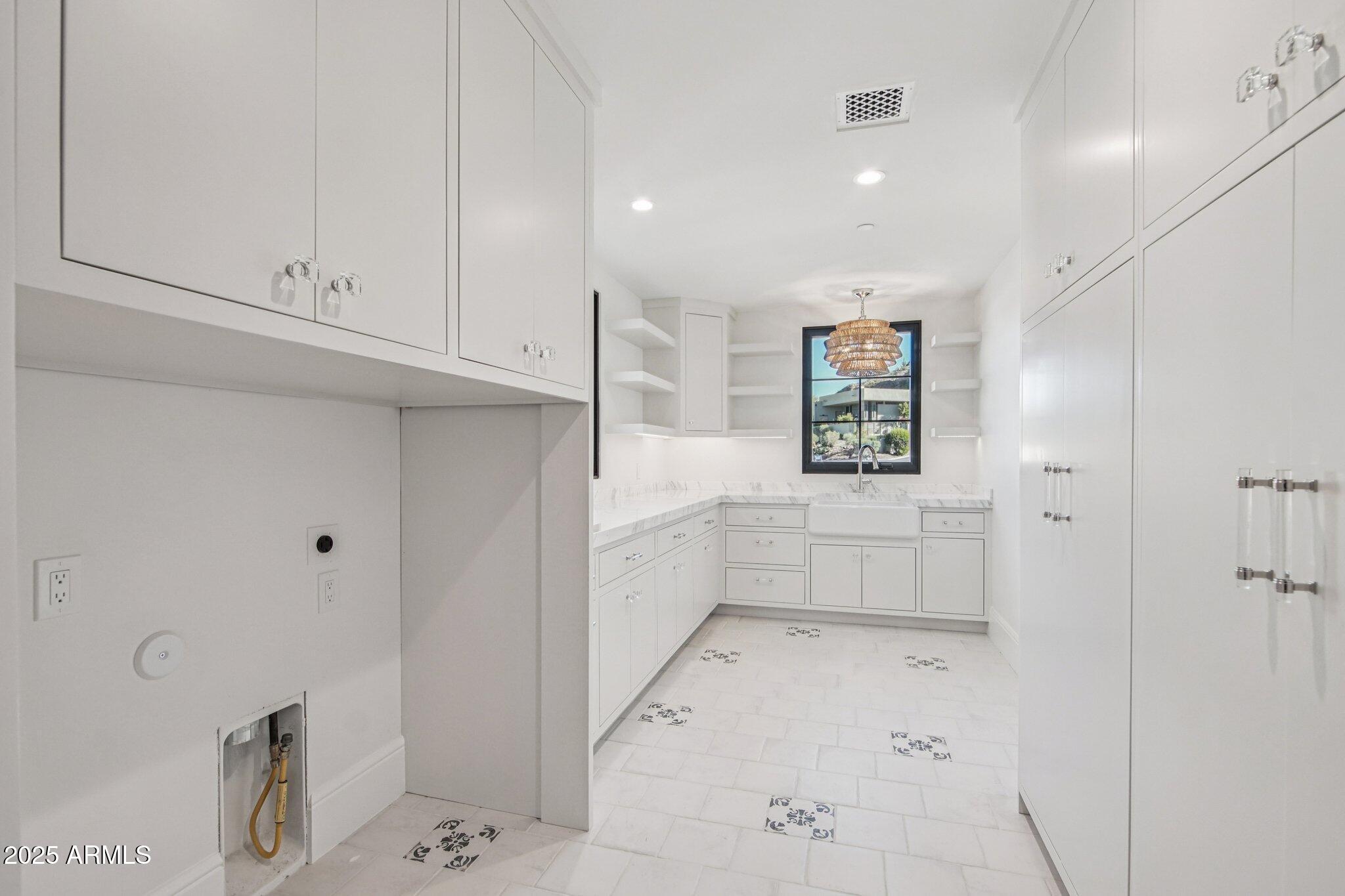 ECHO CANYON - Residential