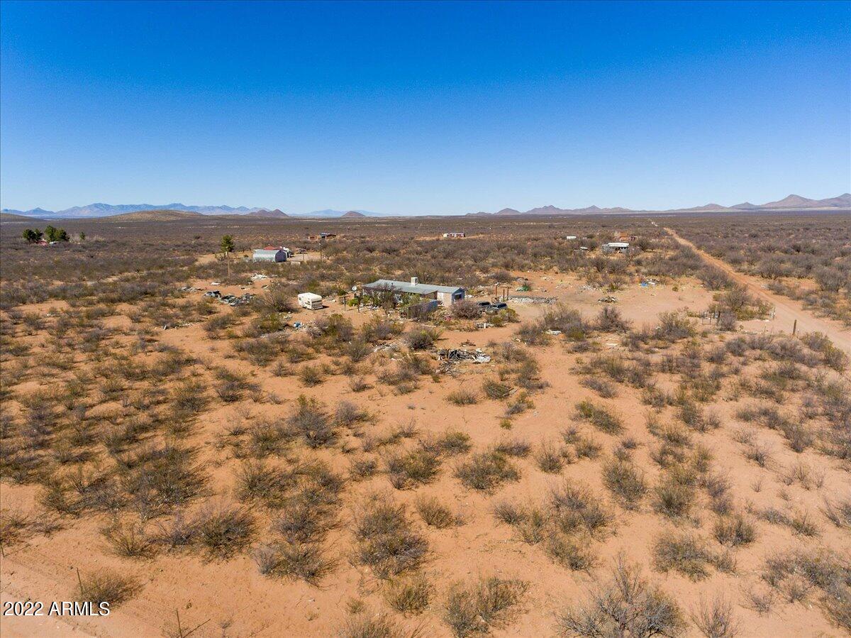 HIGH KNOLL RANCHES - Land
