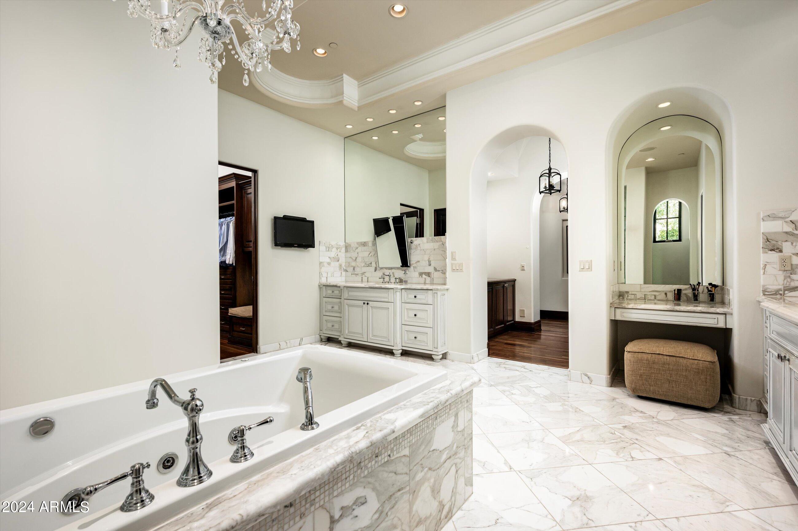 GROSSE POINTE HIGHLANDS - Residential