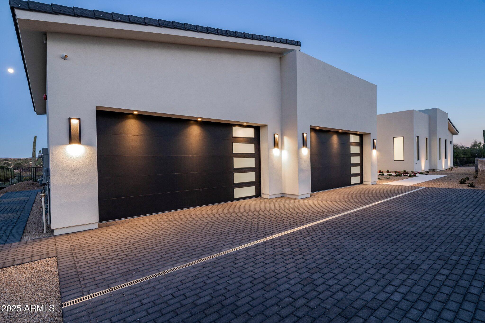 CAREFREE - Residential