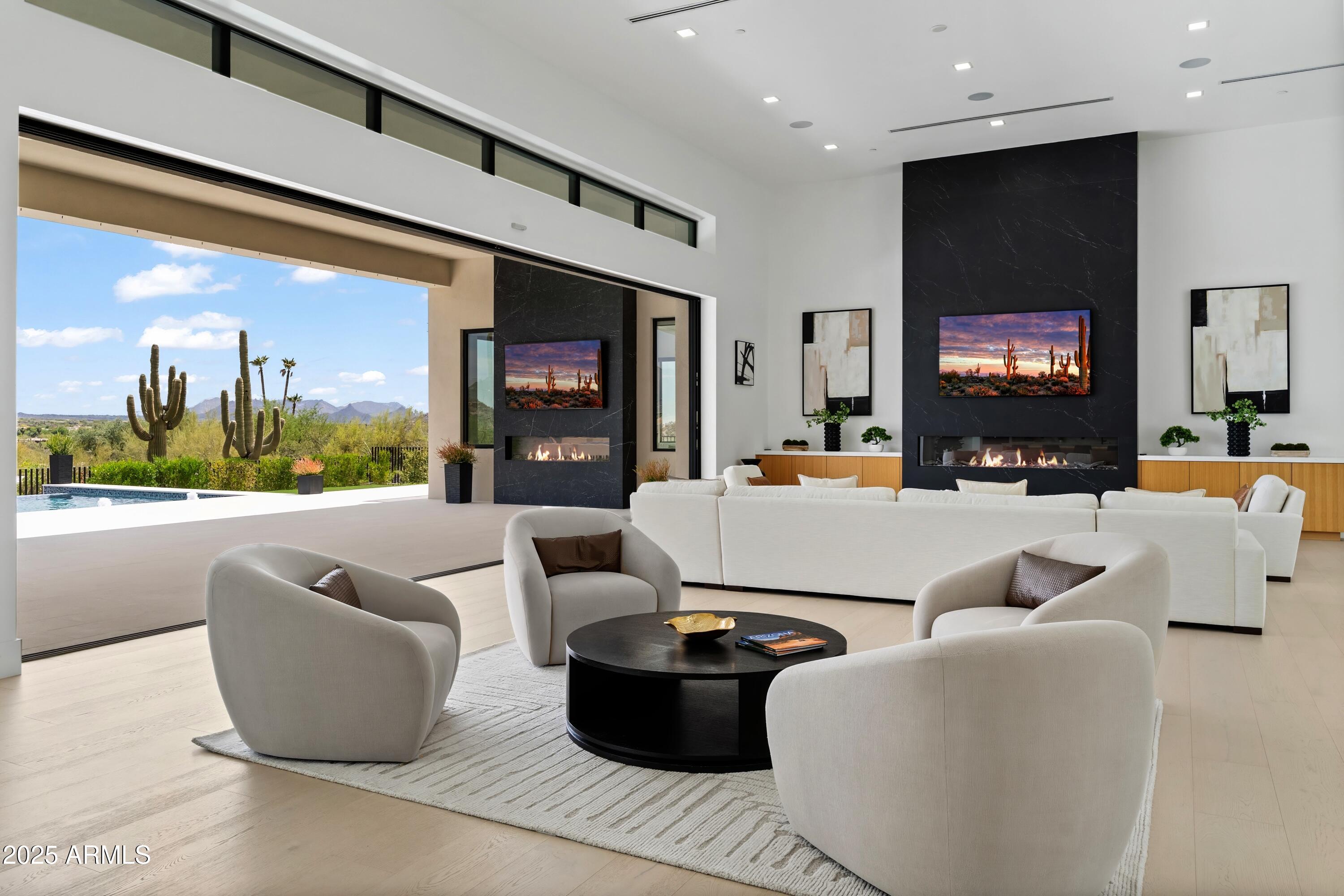 CAREFREE - Residential