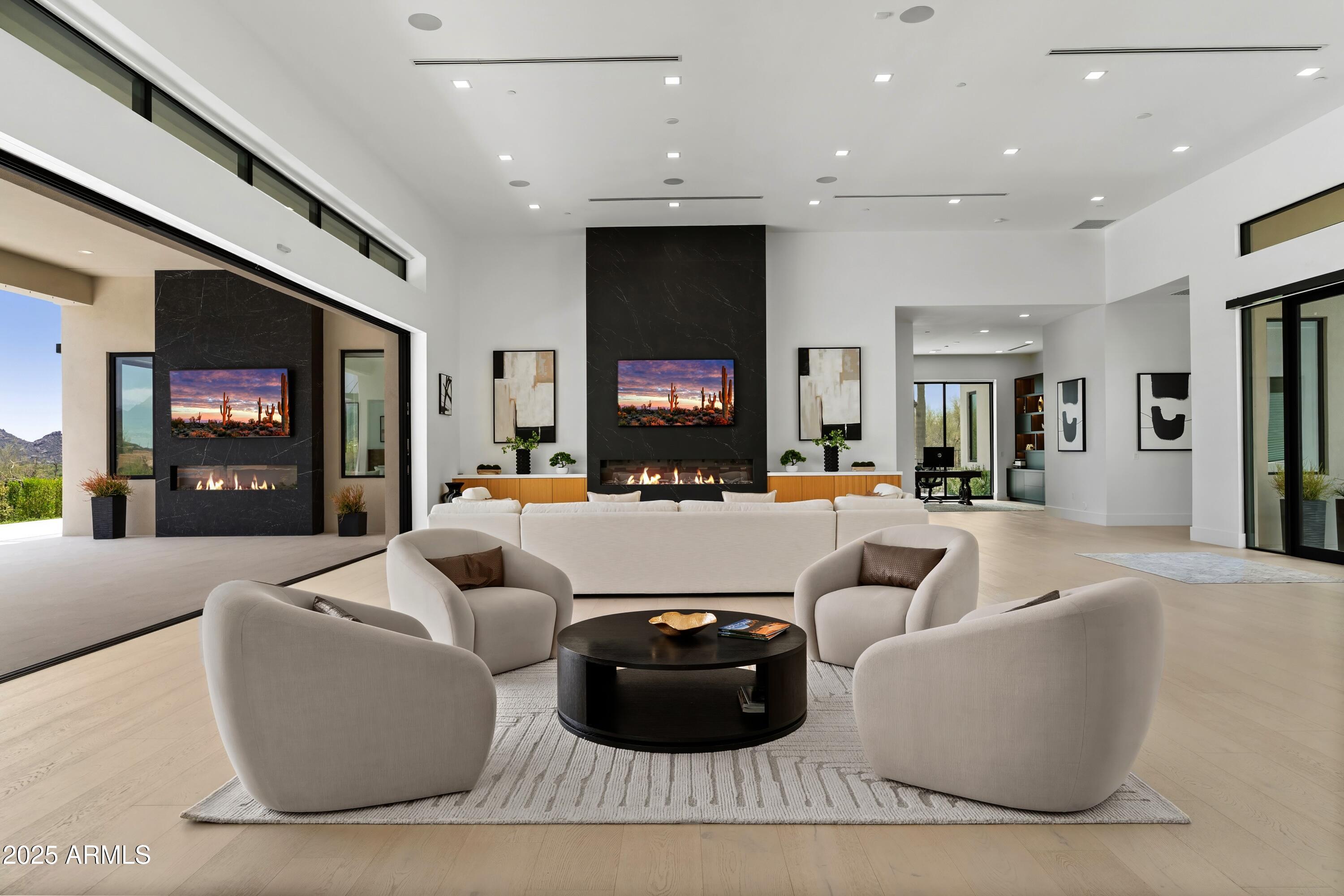 CAREFREE - Residential