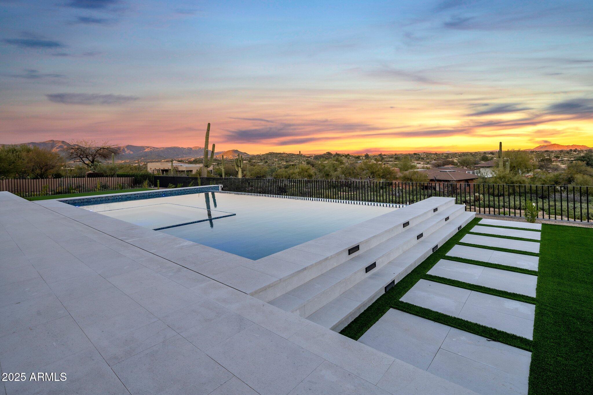 CAREFREE - Residential
