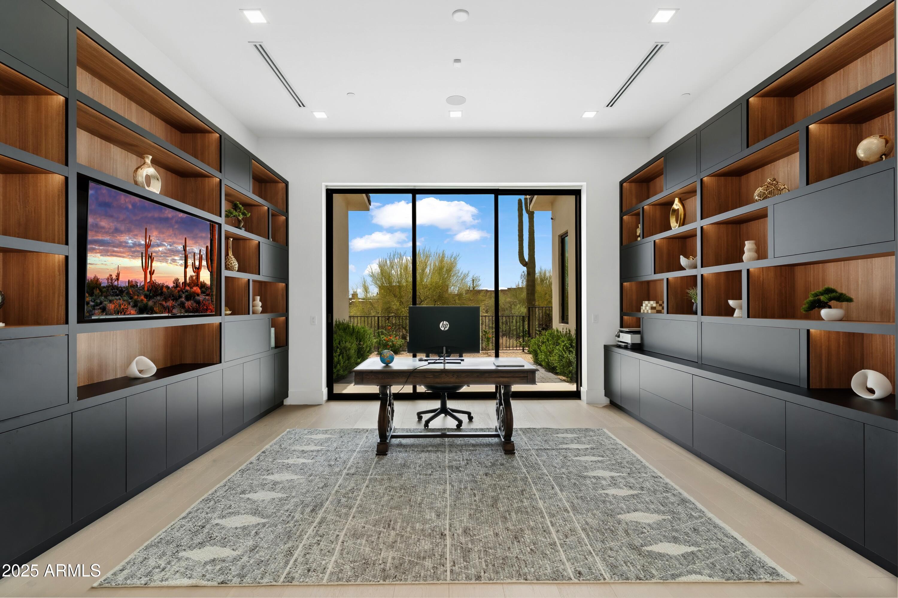 CAREFREE - Residential