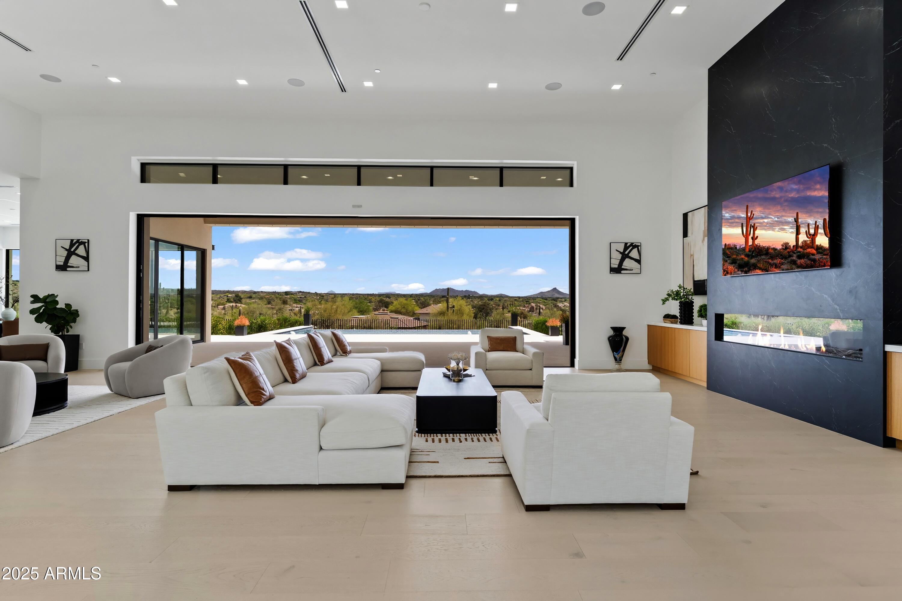 CAREFREE - Residential