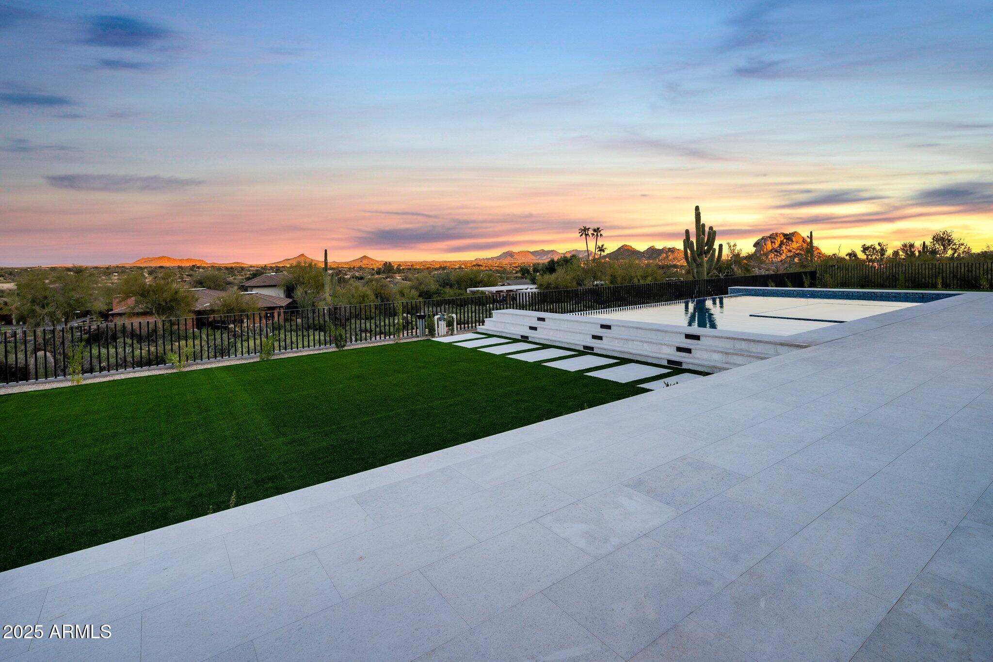 CAREFREE - Residential