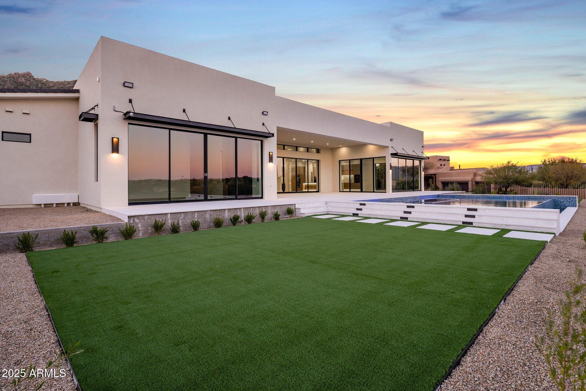 CAREFREE - Residential