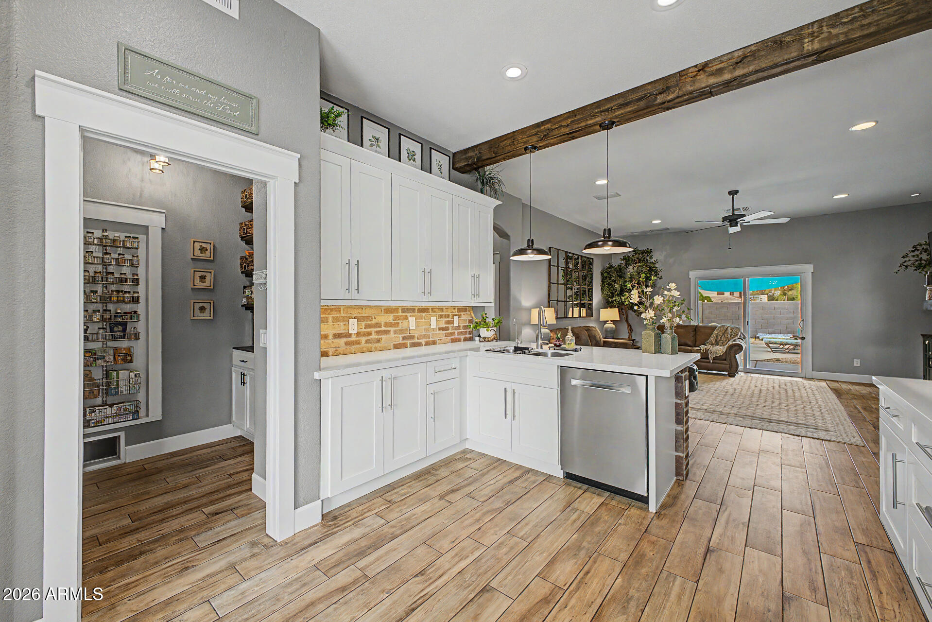 COUNTRY LANE - Residential